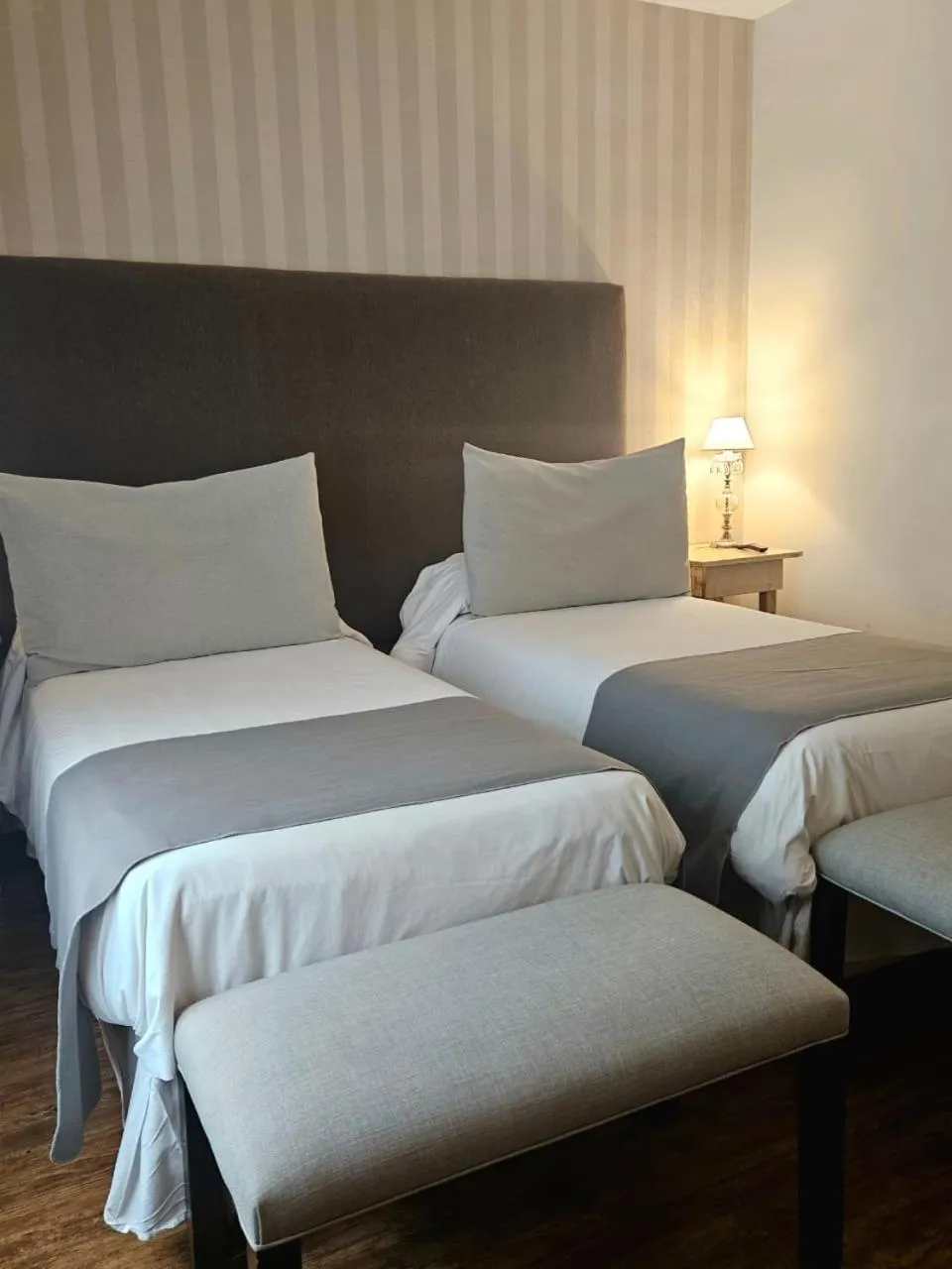 Photo of the whole room, Bed in Be Hollywood!