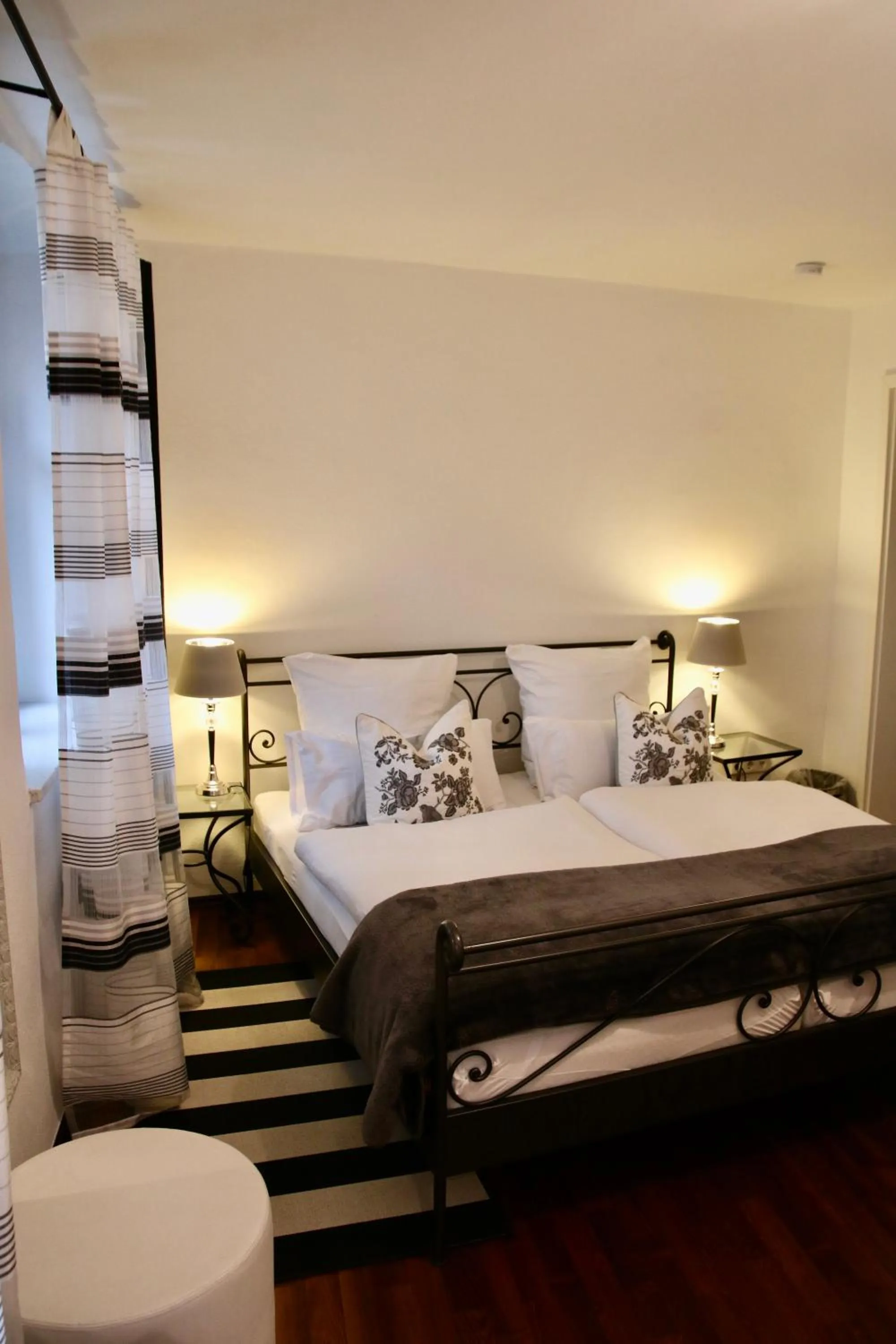 Bed in L'Ostello Altstadthotel