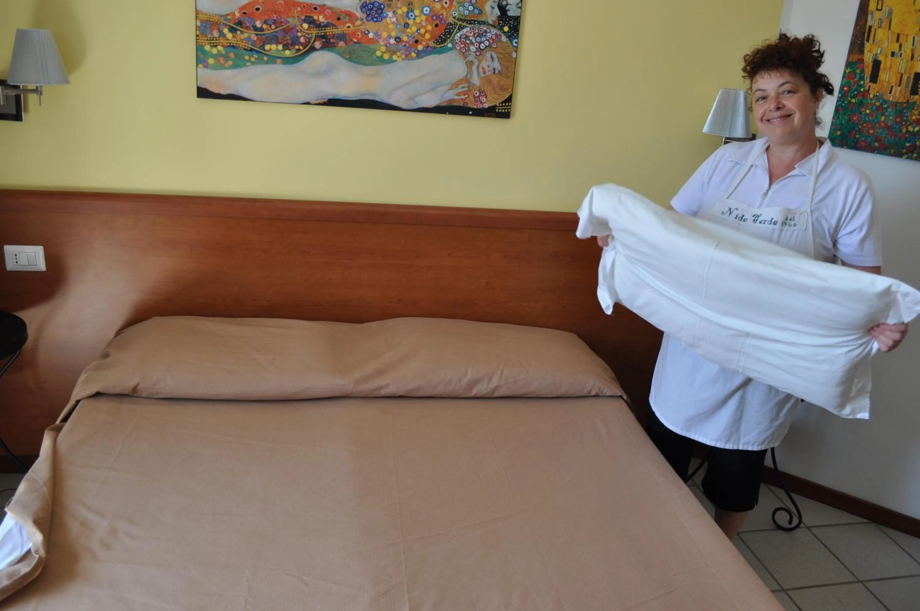 People, Bed in Nido Verde