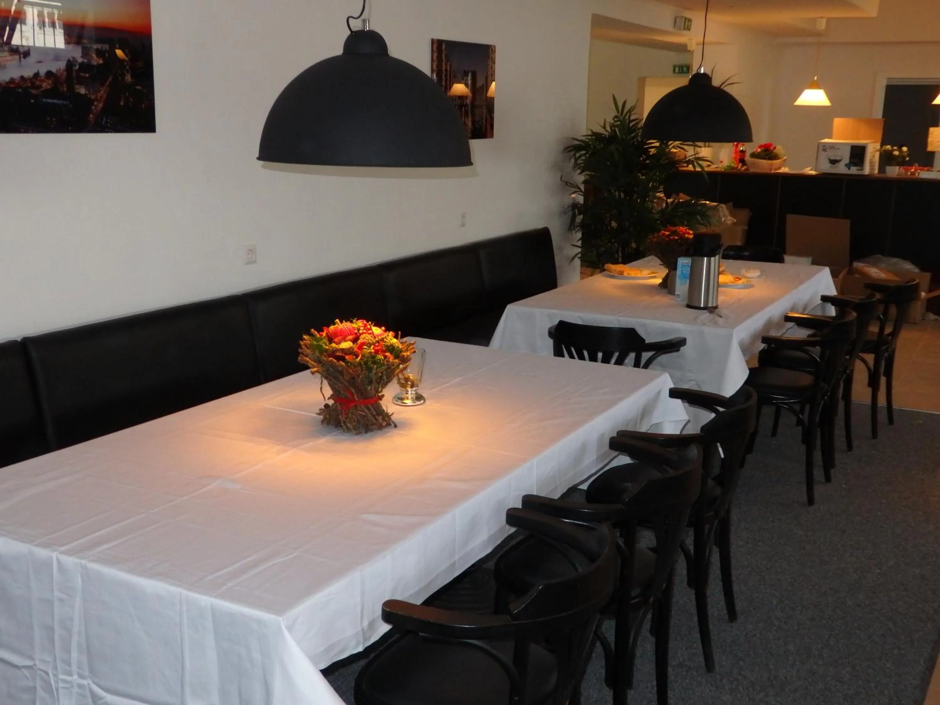 Restaurant/places to eat in Zur Saale