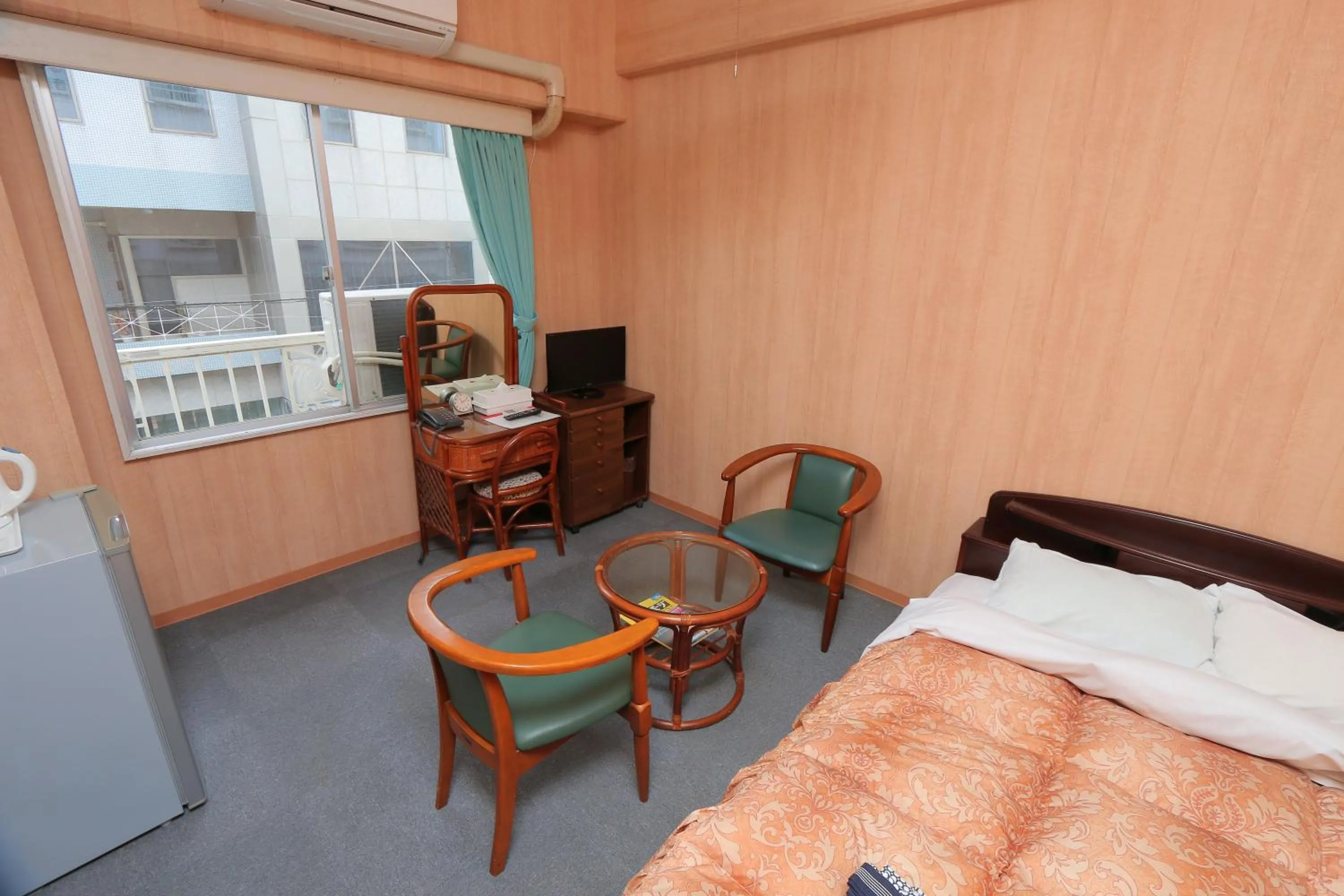 Bedroom, Bed in Sun Flower City Hotel