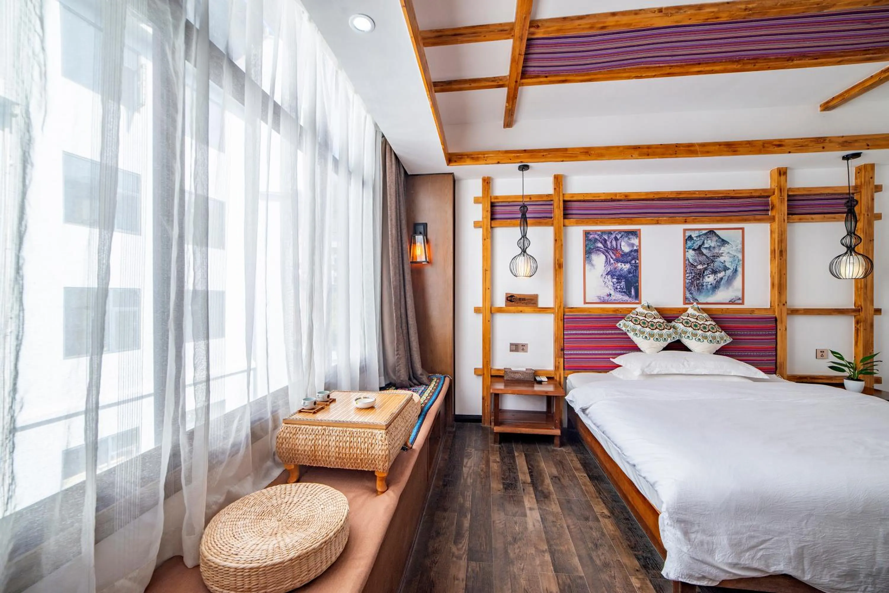 Photo of the whole room, Bed in Zhangjiajie Highlights Guesthouse