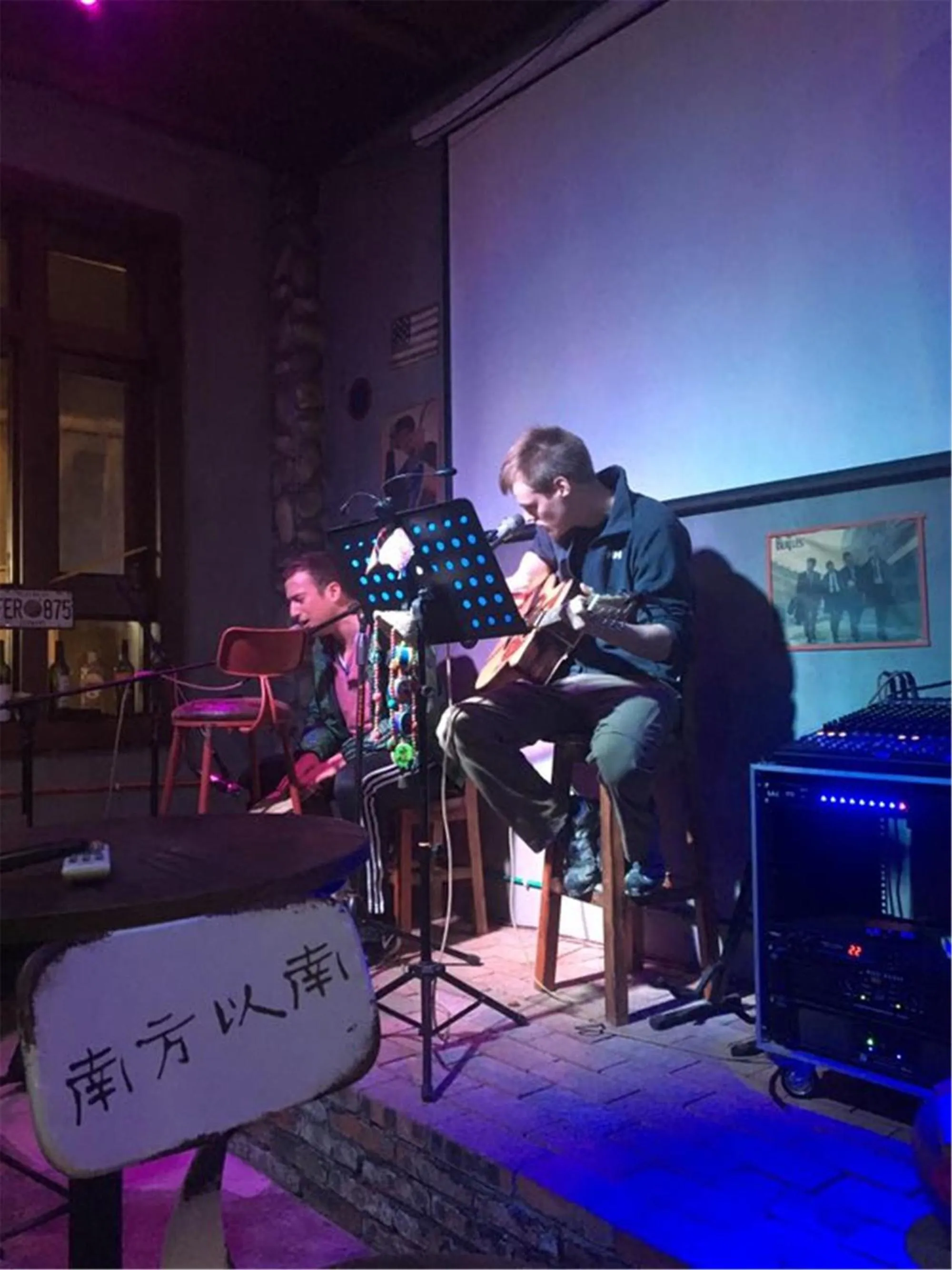 Guests in Zhangjiajie Highlights Guesthouse