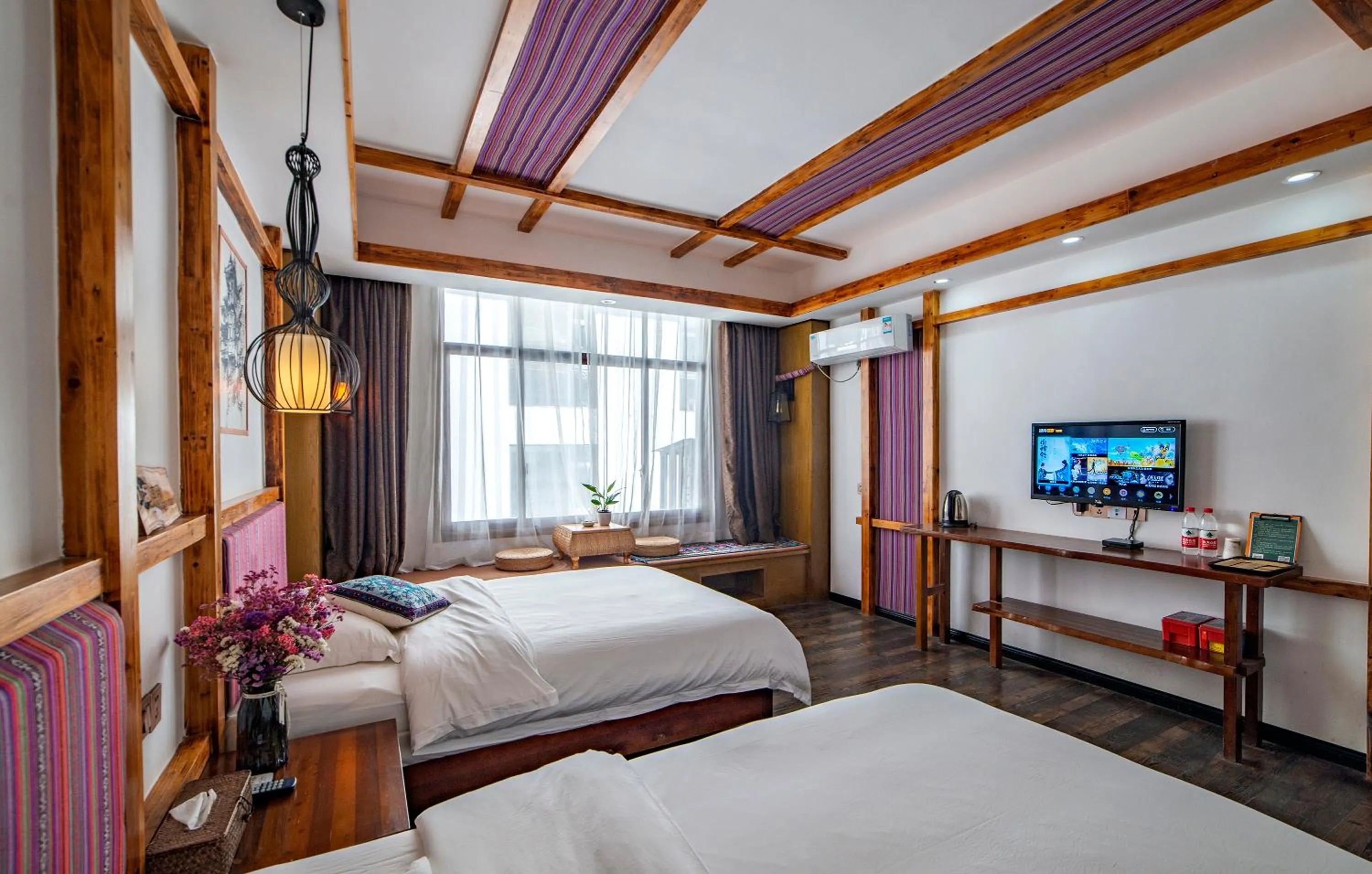 Photo of the whole room, Bed in Zhangjiajie Highlights Guesthouse