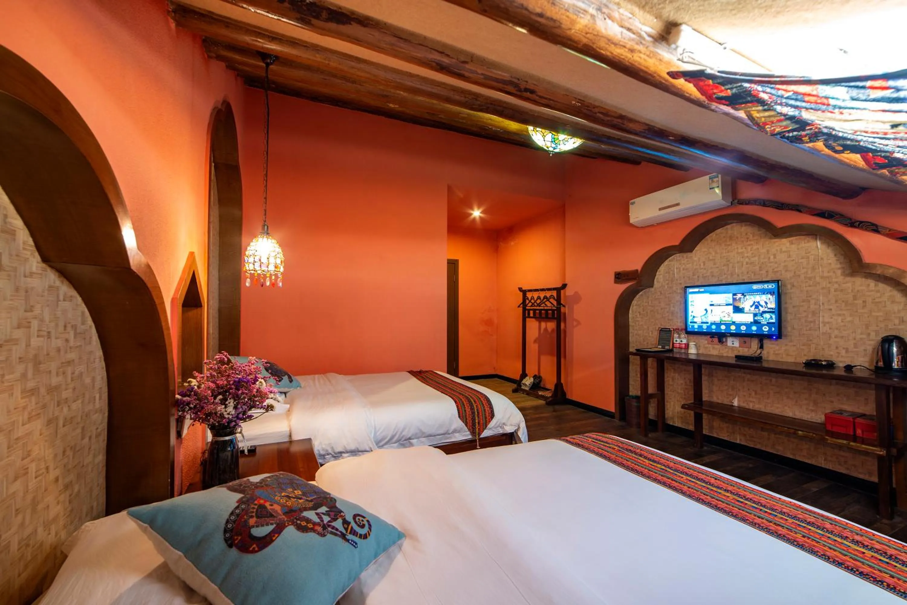 TV and multimedia, Bed in Zhangjiajie Highlights Guesthouse