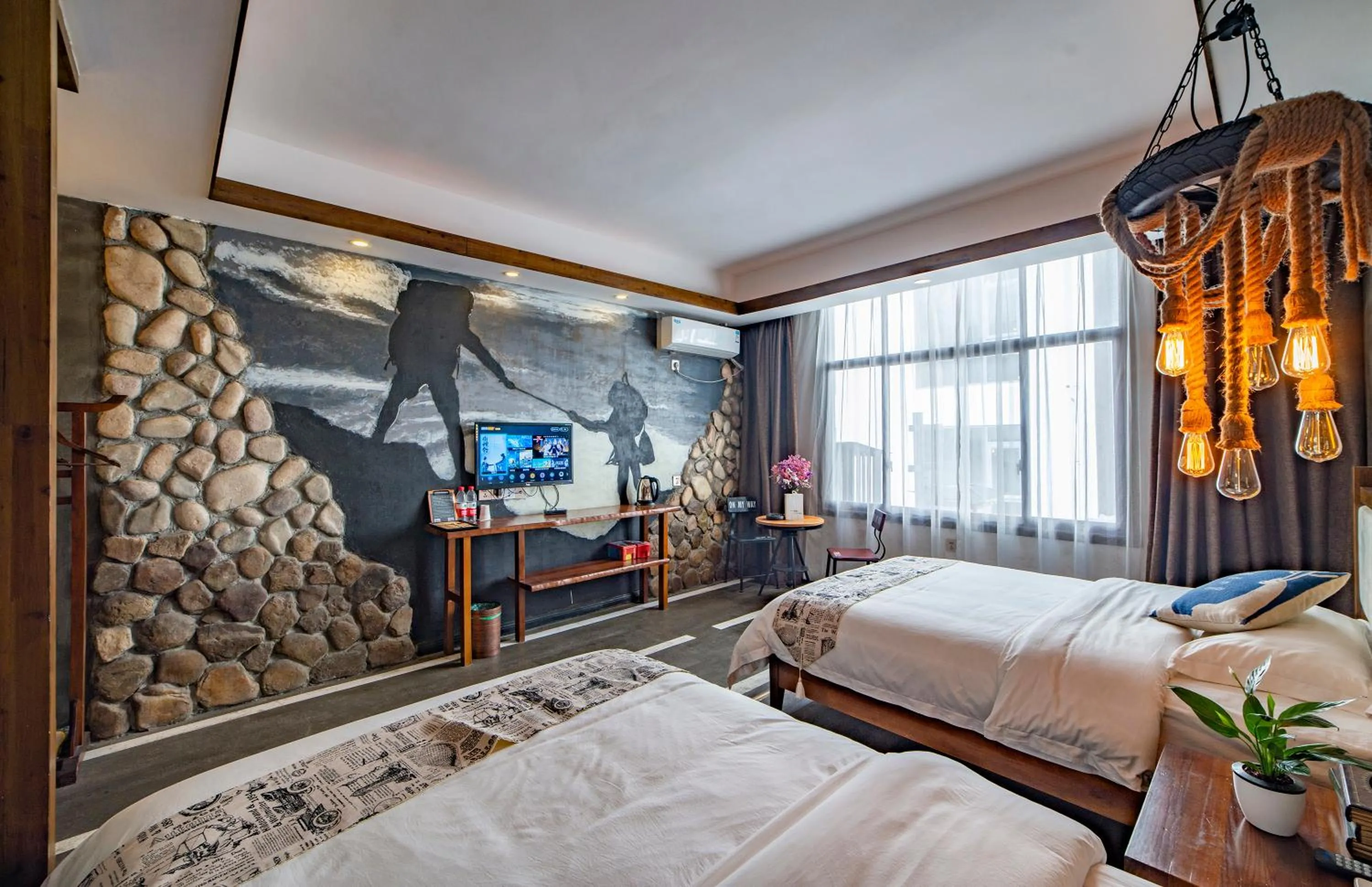Photo of the whole room, Bed in Zhangjiajie Highlights Guesthouse