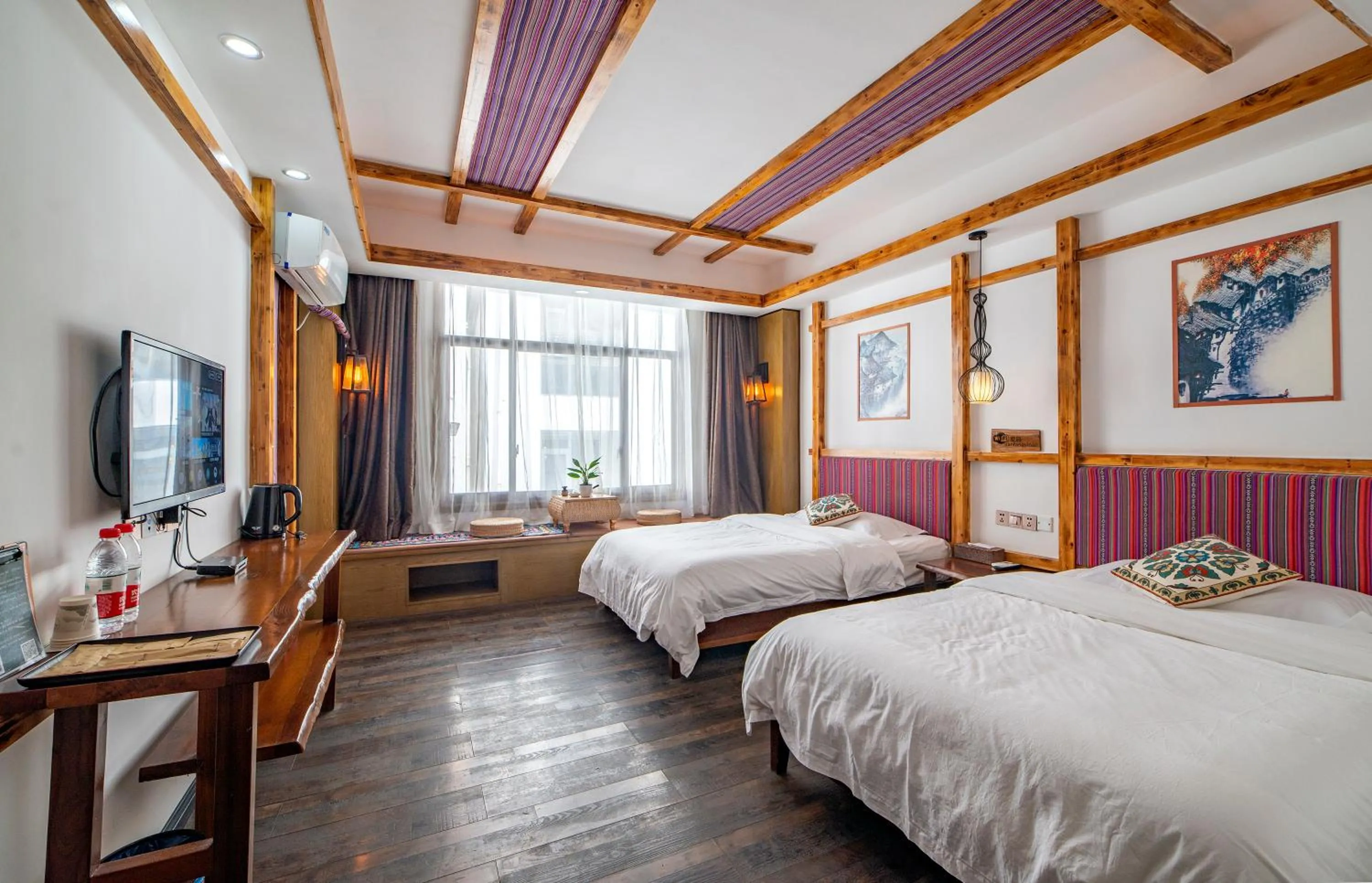 Photo of the whole room, Bed in Zhangjiajie Highlights Guesthouse