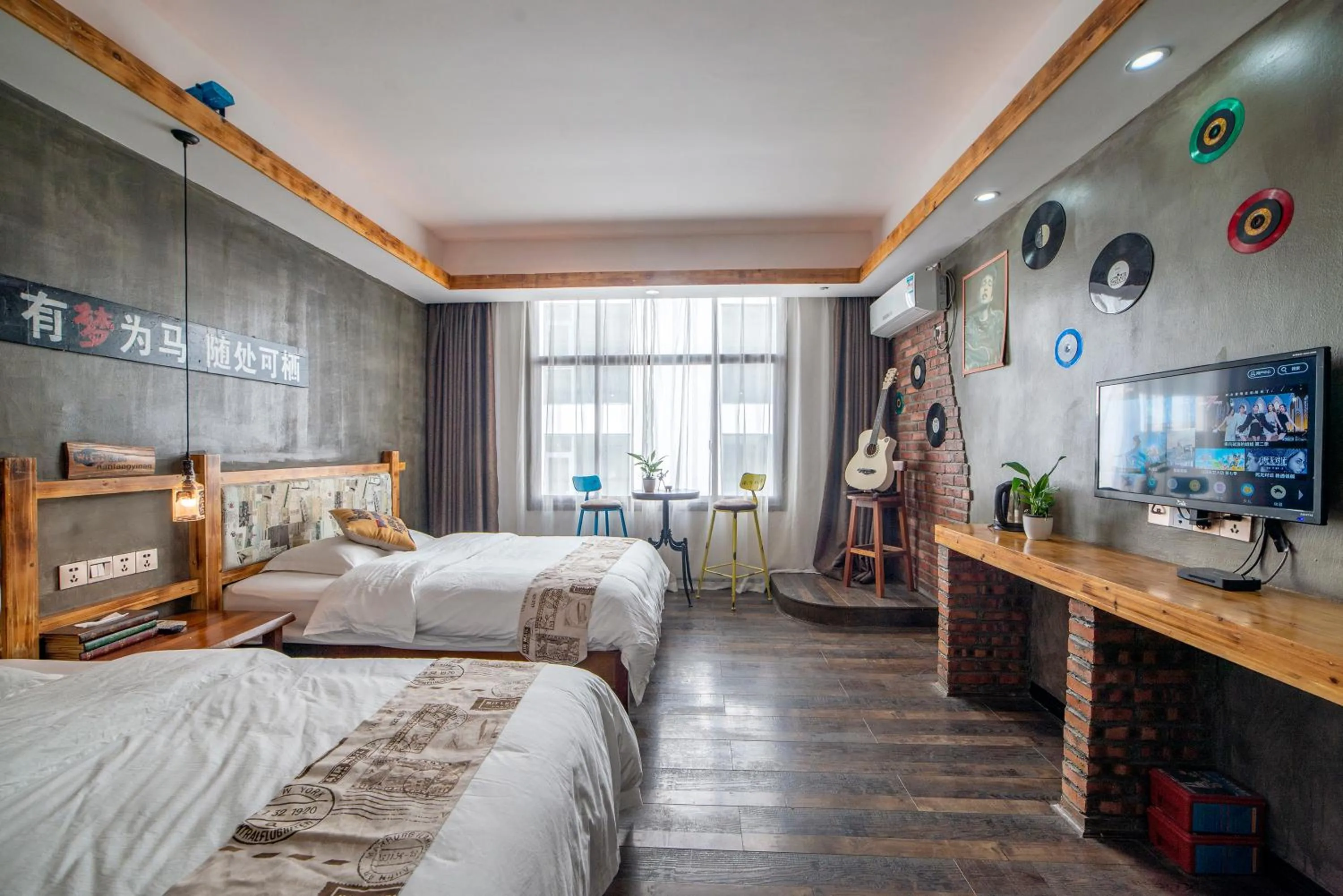 Photo of the whole room, Bed in Zhangjiajie Highlights Guesthouse