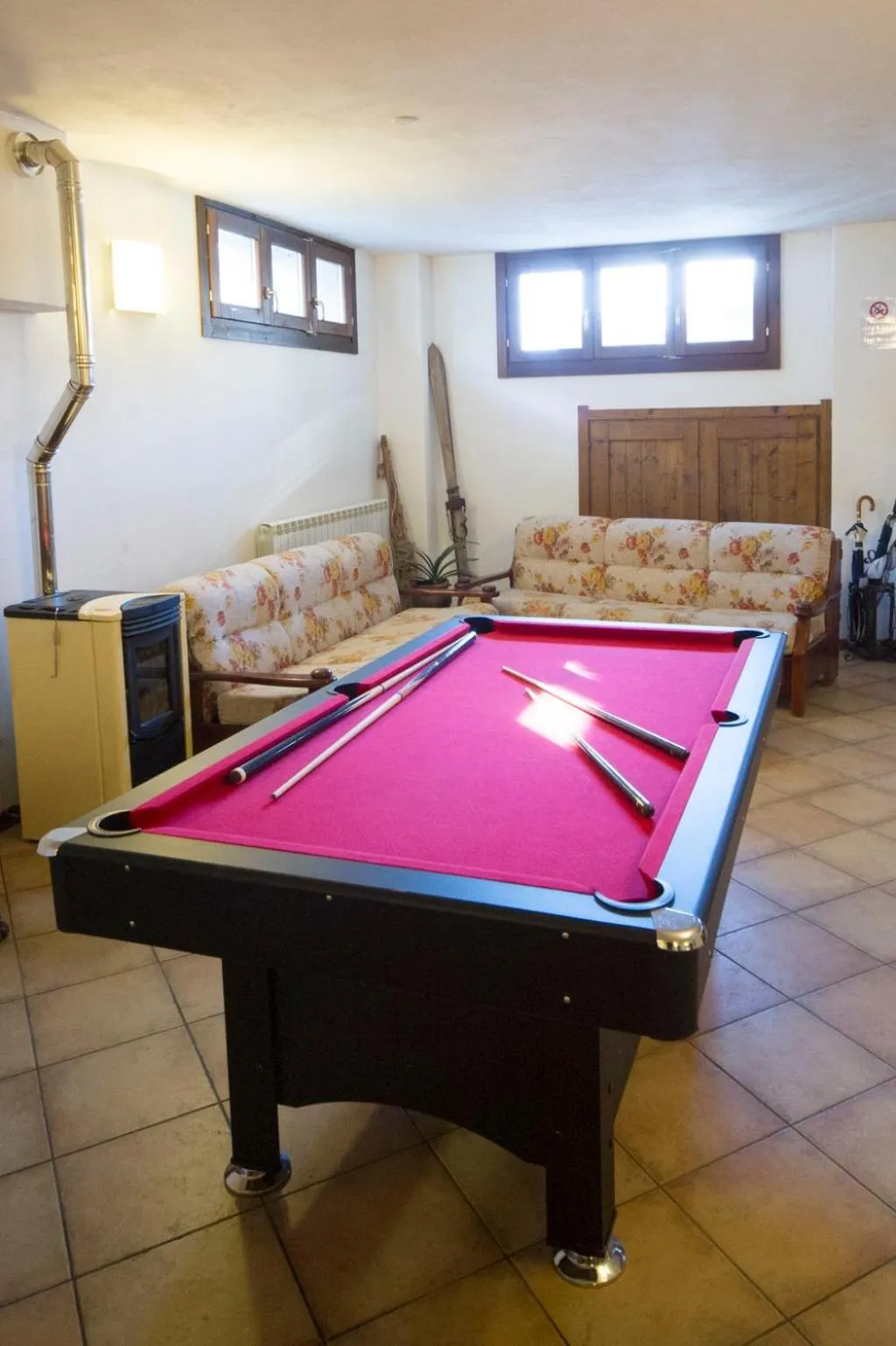 Billiard in Chalet Della Guida