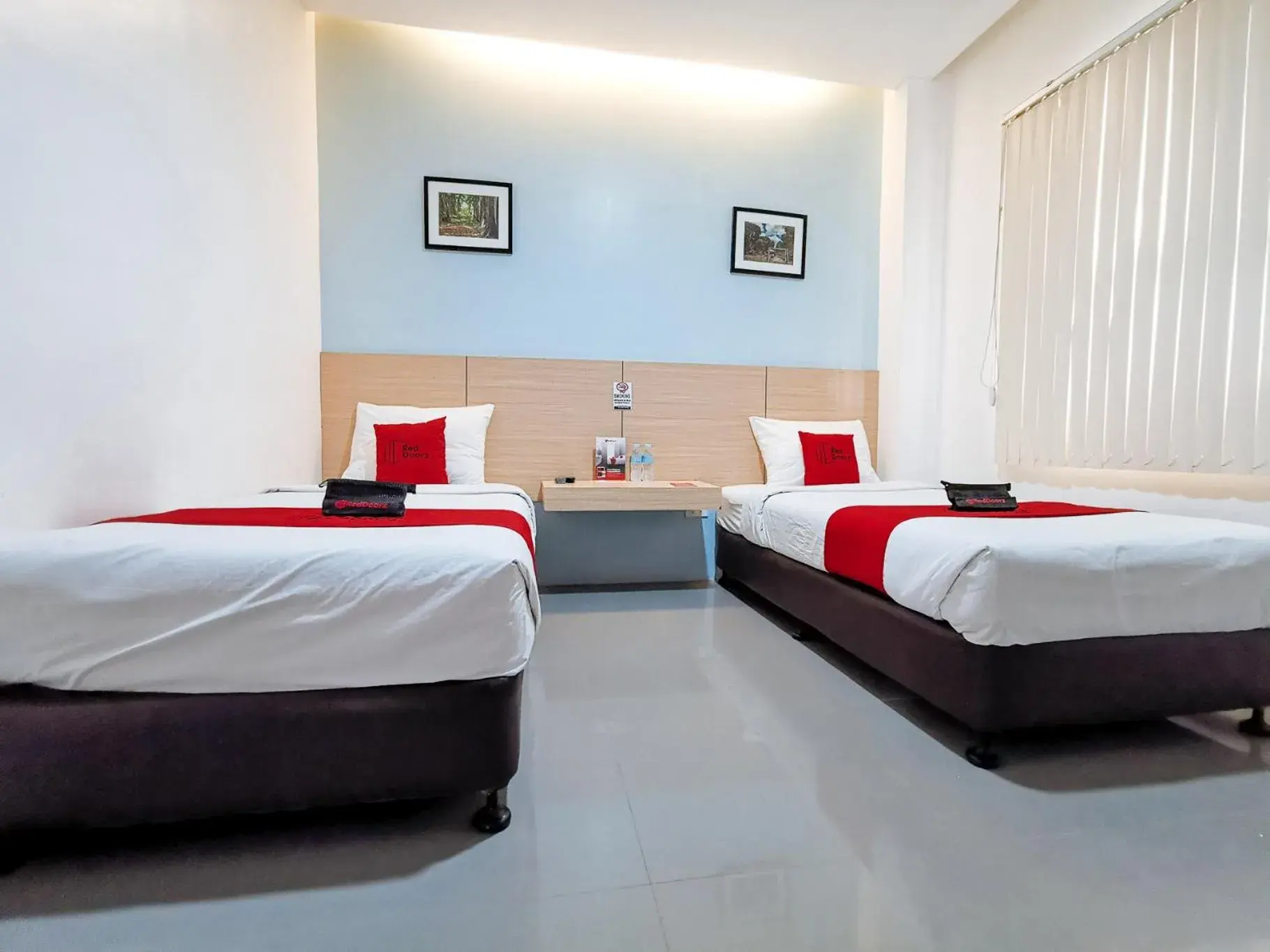 Standard Twin Room in RedDoorz near Trade School Gensan Standard Twin Room in RedDoorz near Trade School Gensan