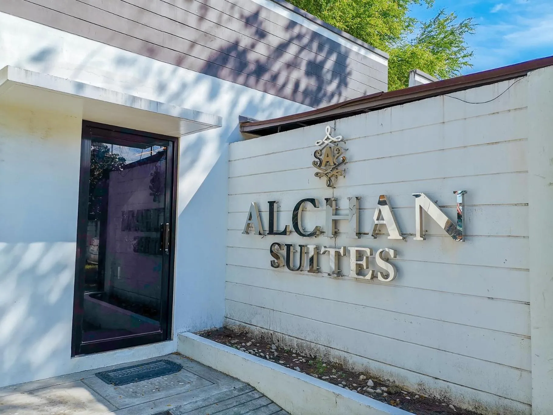 Facade/entrance in RedDoorz near Trade School Gensan