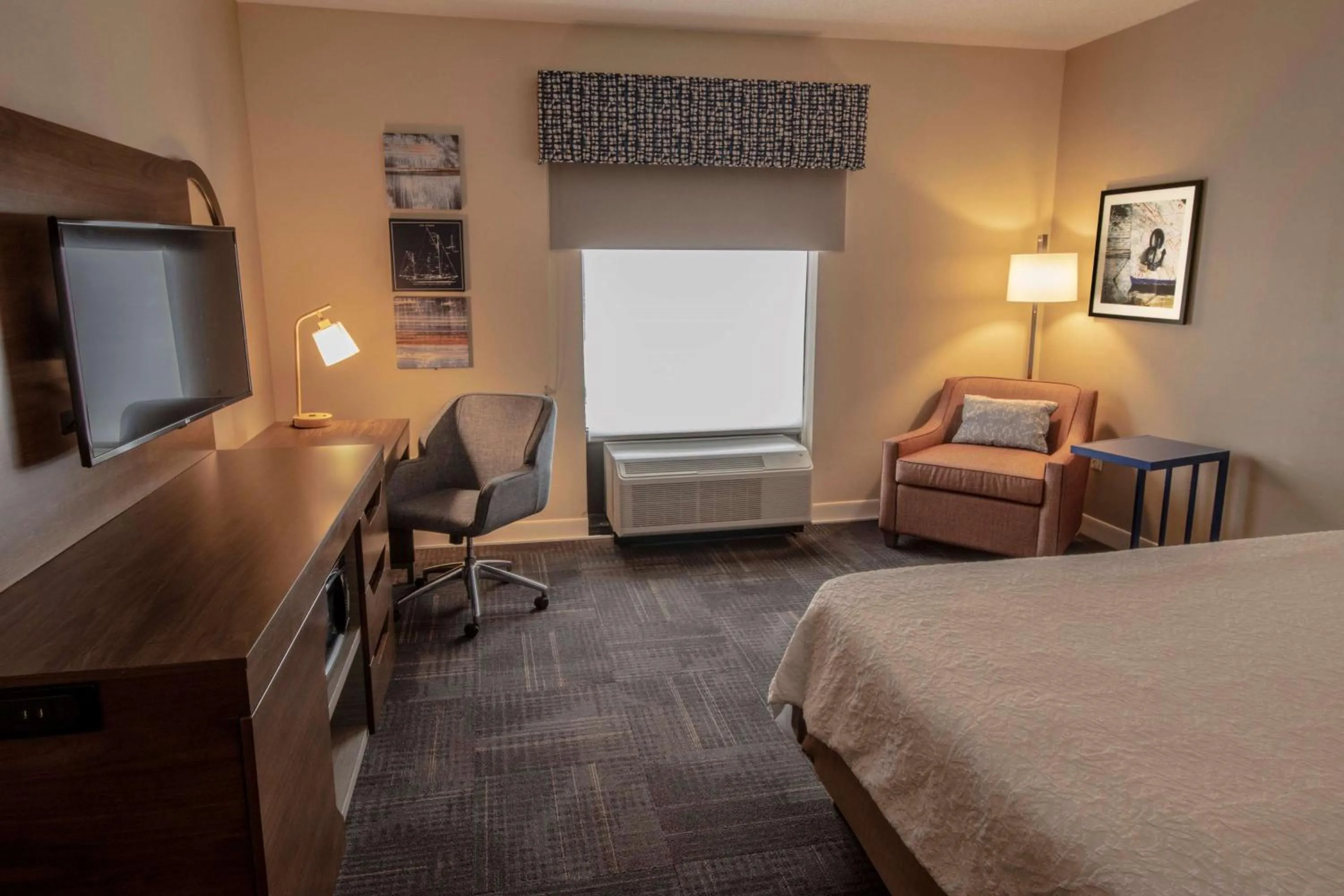 Bedroom, Bed in Hampton Inn & Suites Chesapeake-Battlefield Boulevard