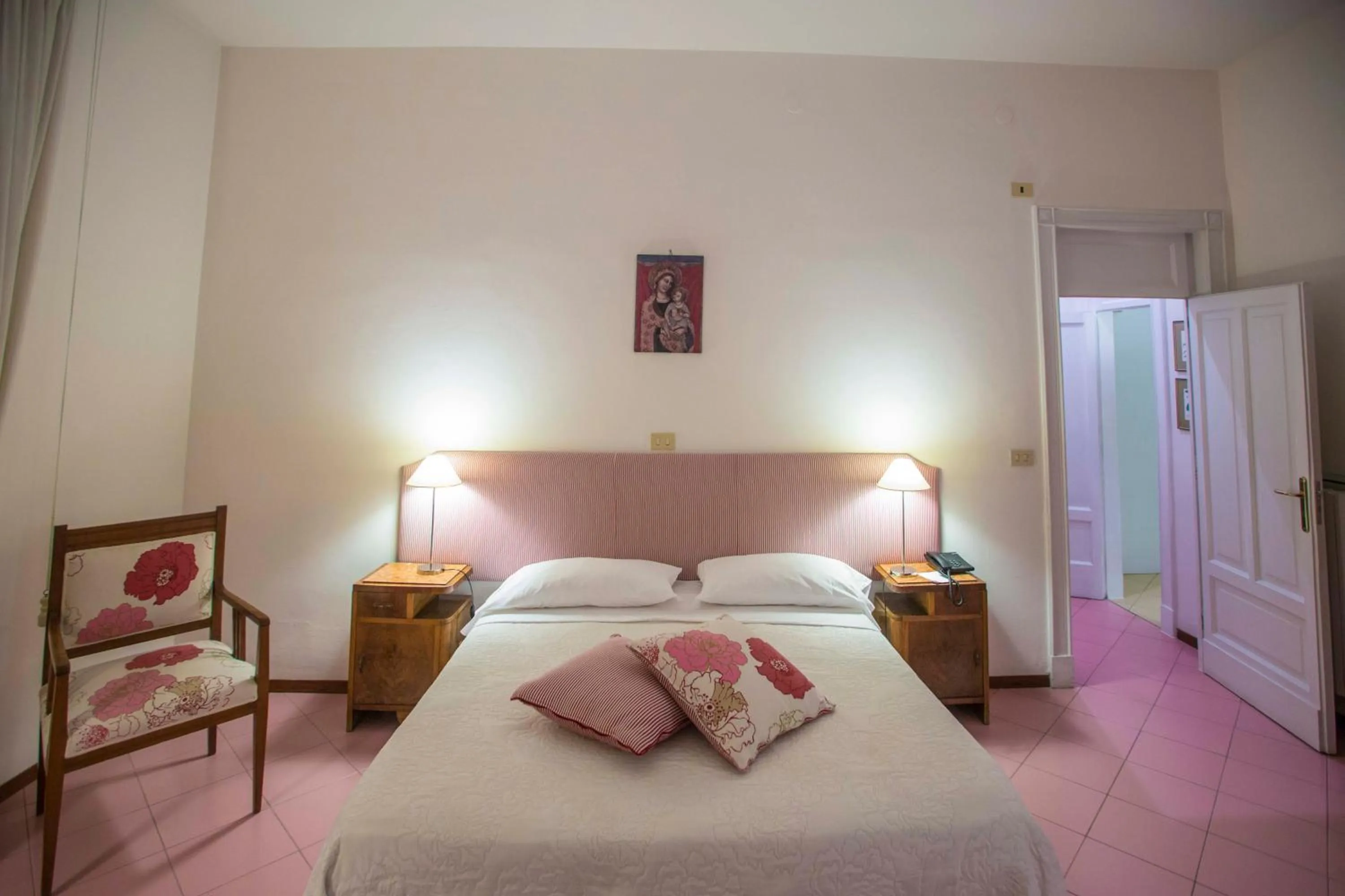 Spring, Bed in Hotel Victoria Maiorino