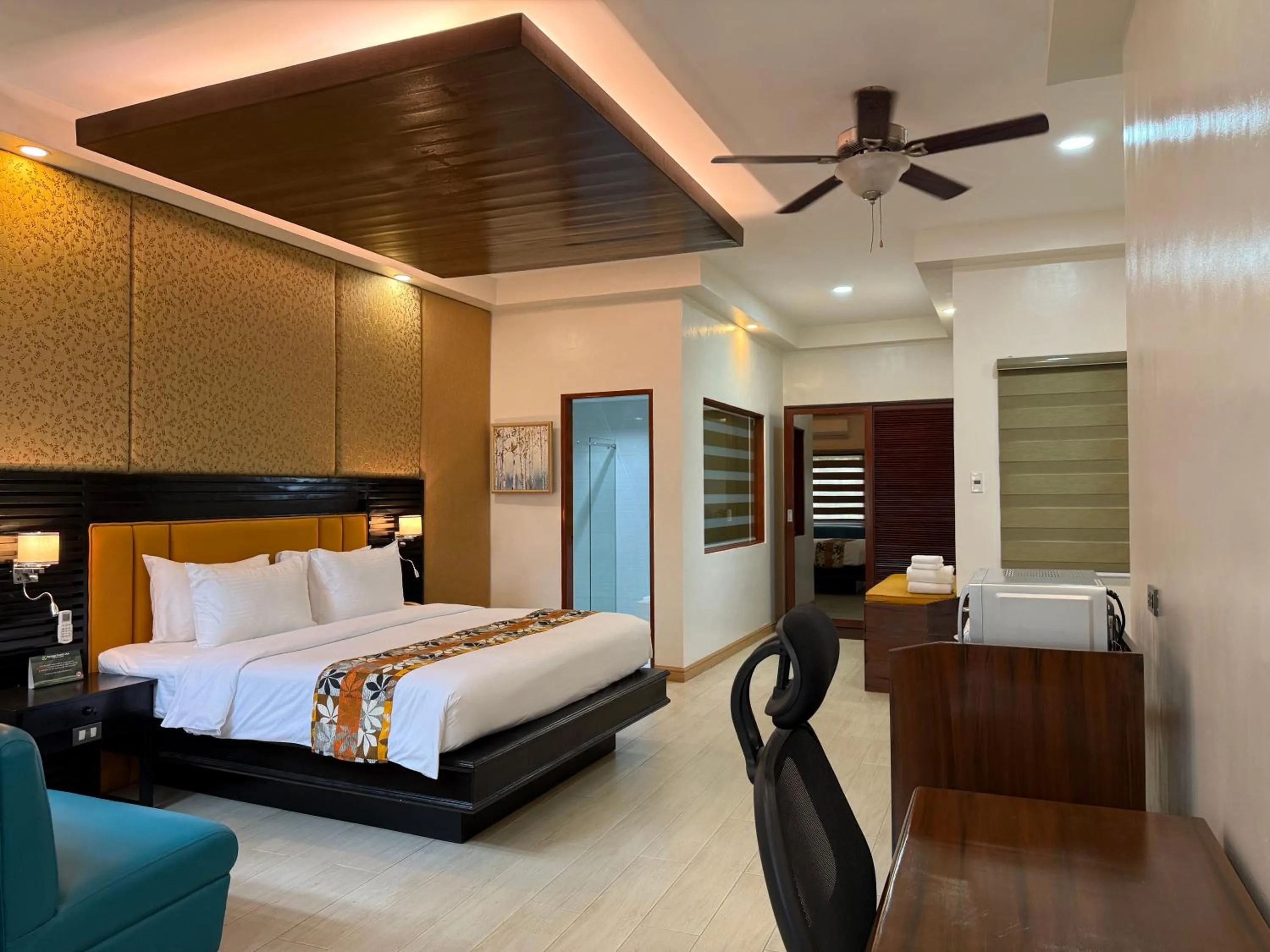 Bedroom, Bed in Batangas Country Club