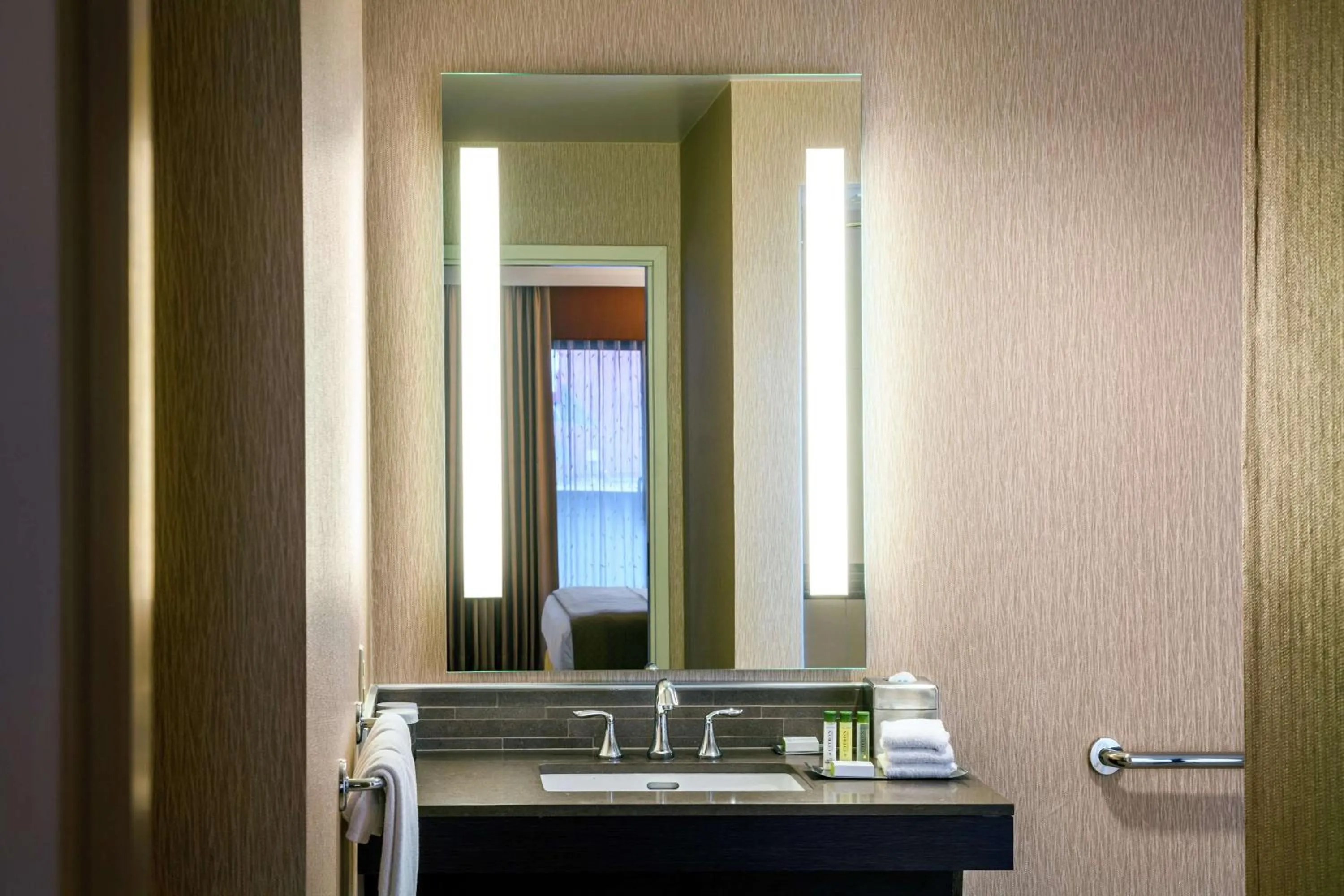 Bathroom in DoubleTree by Hilton Sonoma Wine Country