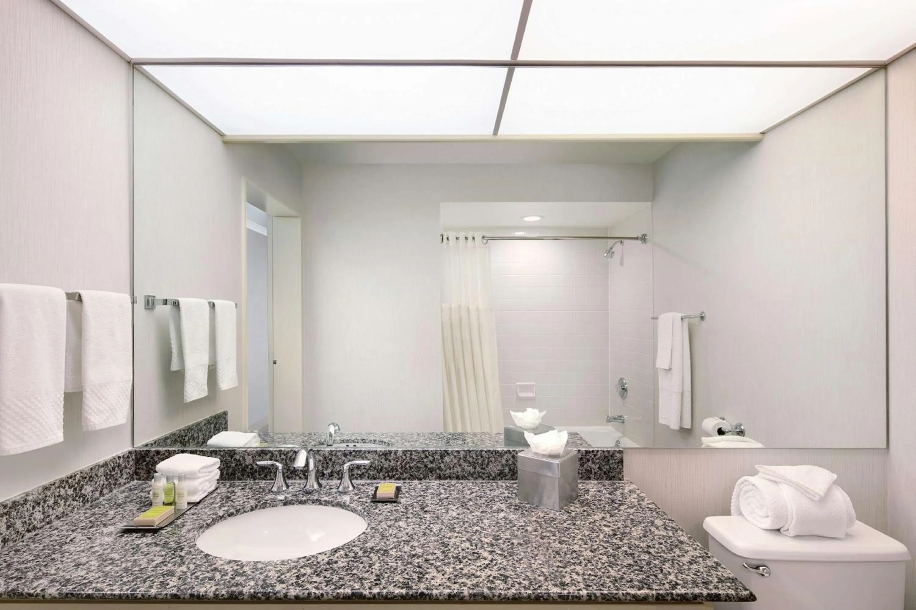 Bathroom in DoubleTree by Hilton Sonoma Wine Country