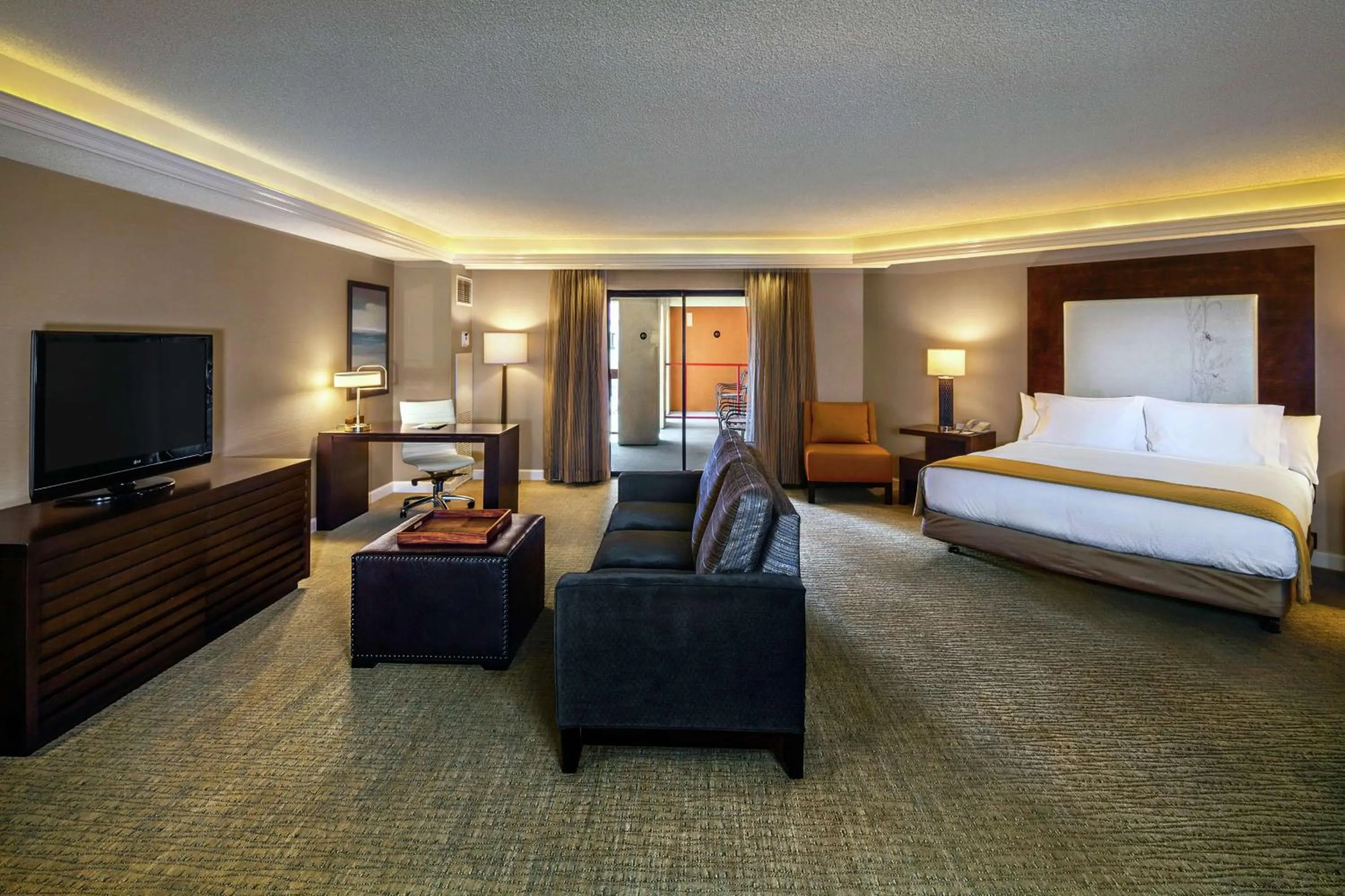 Bedroom, Bed in DoubleTree by Hilton Sonoma Wine Country