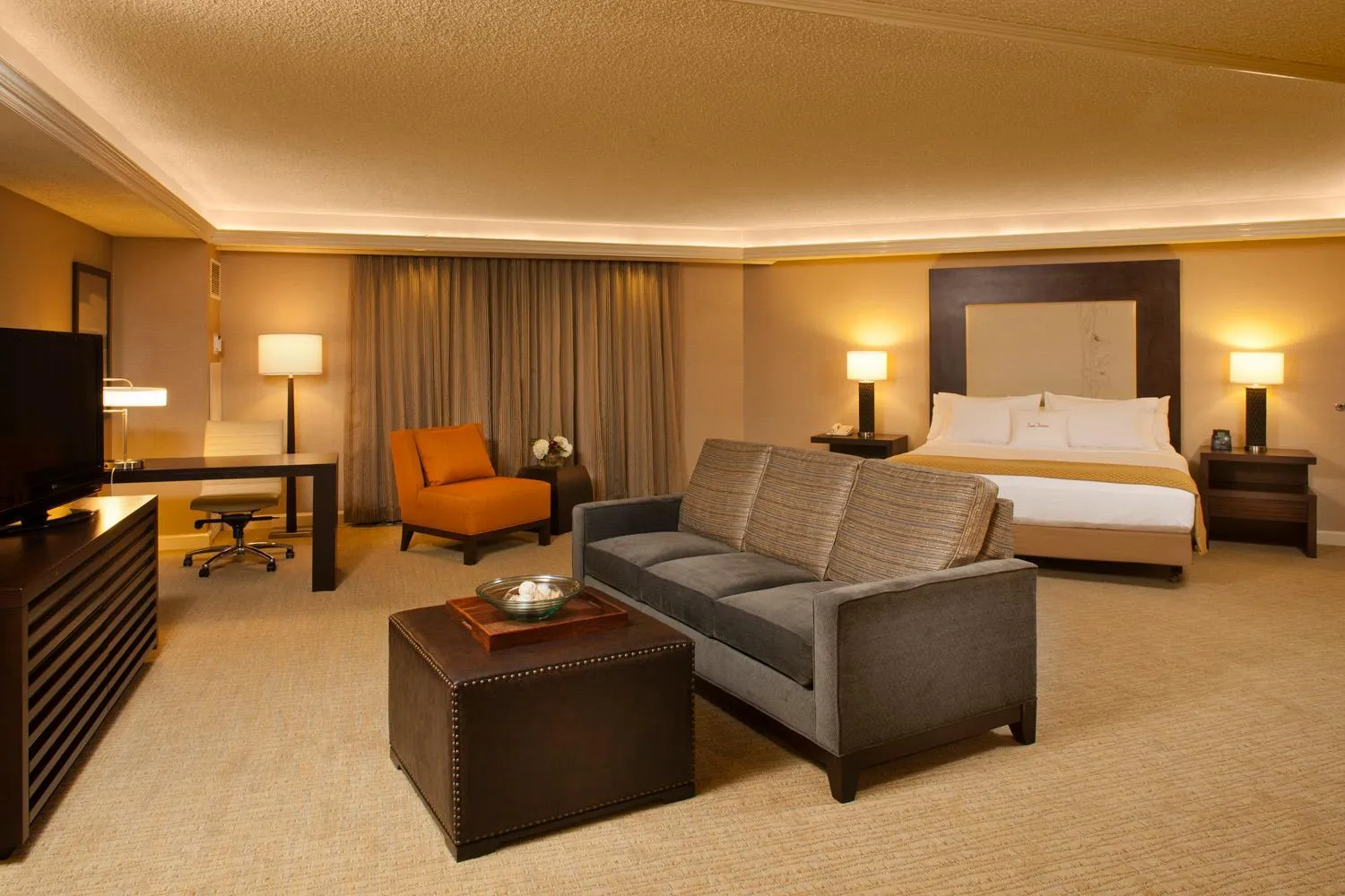 Guests, Bed in DoubleTree by Hilton Sonoma Wine Country