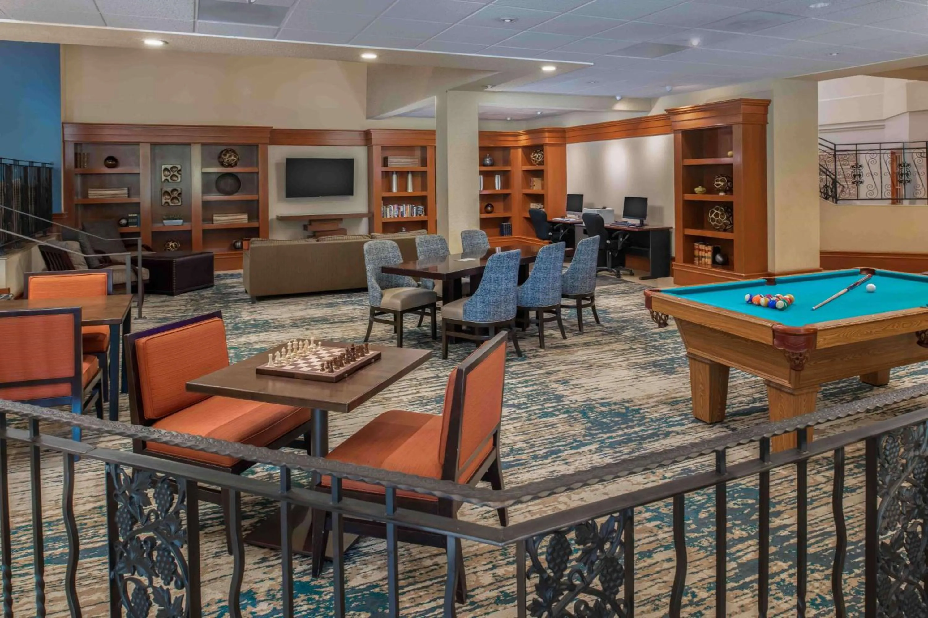 Billiard in DoubleTree by Hilton Sonoma Wine Country