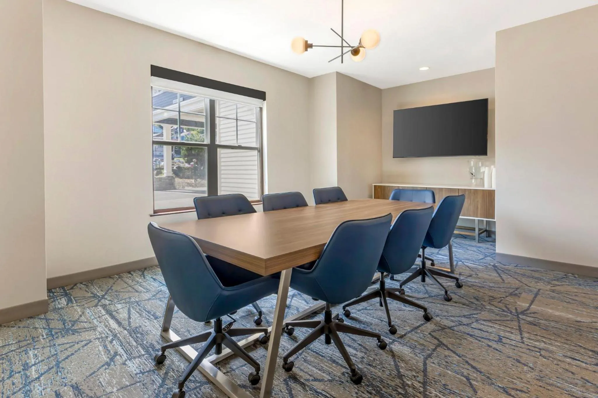 Meeting/conference room in Holiday Inn Express Hotel & Suites Astoria by IHG