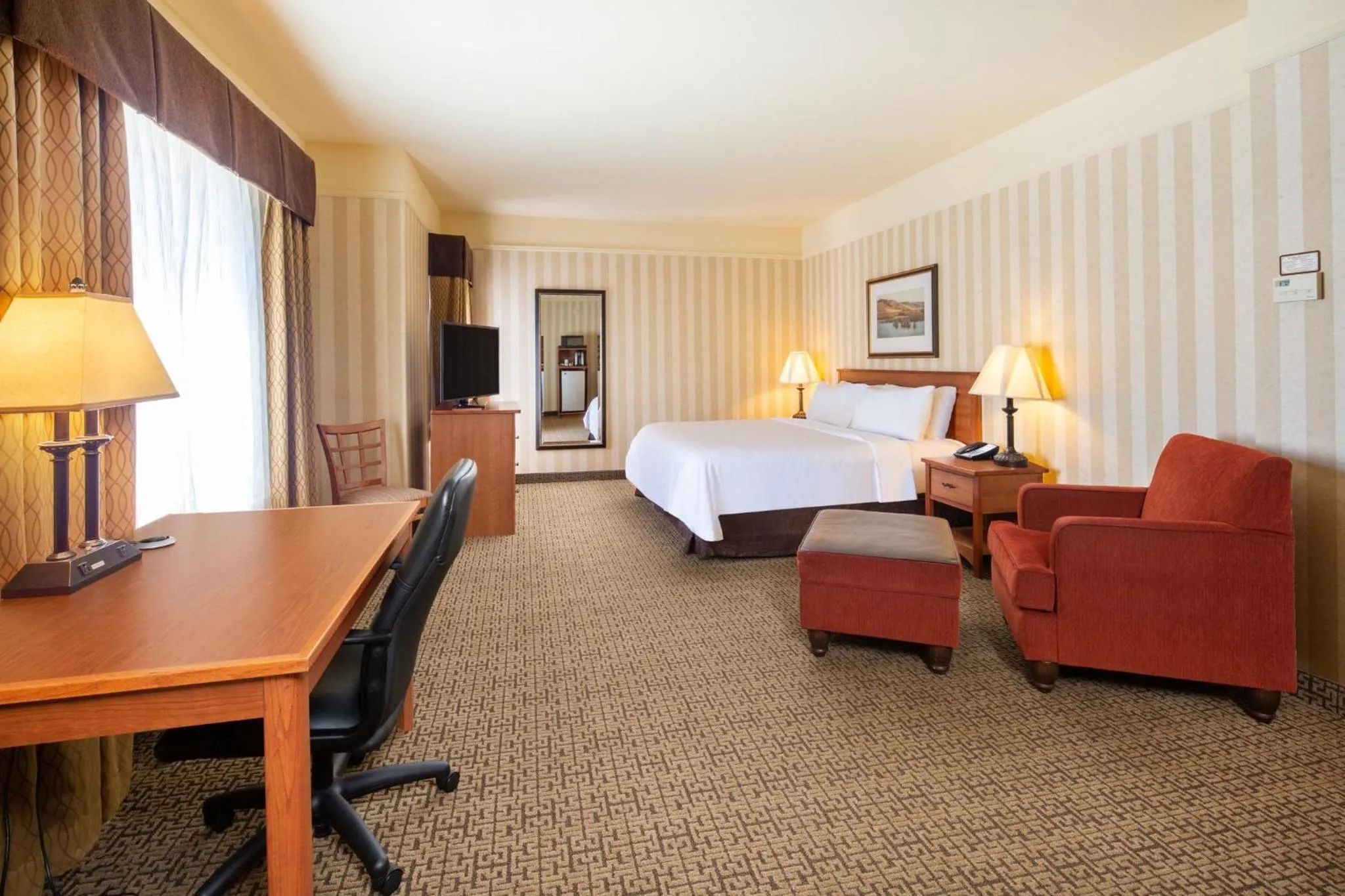 Photo of the whole room, Bed in Holiday Inn Express Hotel & Suites Astoria by IHG