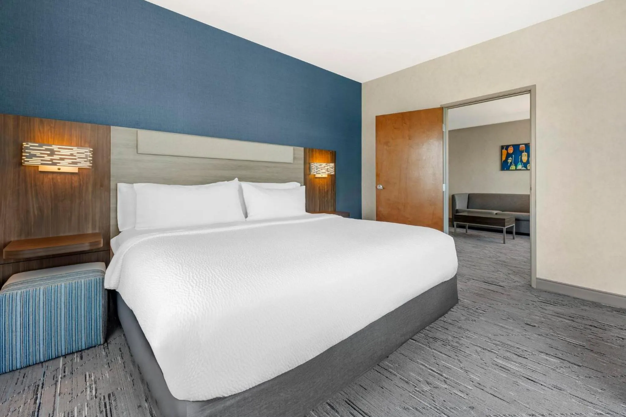 Photo of the whole room, Bed in Holiday Inn Express Hotel & Suites Astoria by IHG