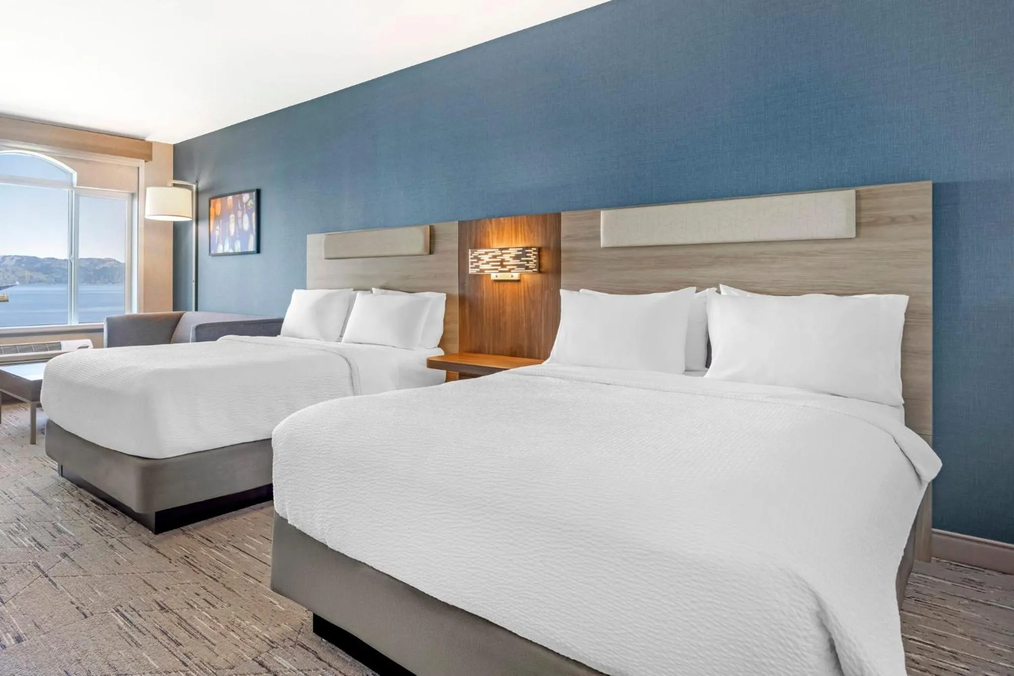 Photo of the whole room, Bed in Holiday Inn Express Hotel & Suites Astoria by IHG