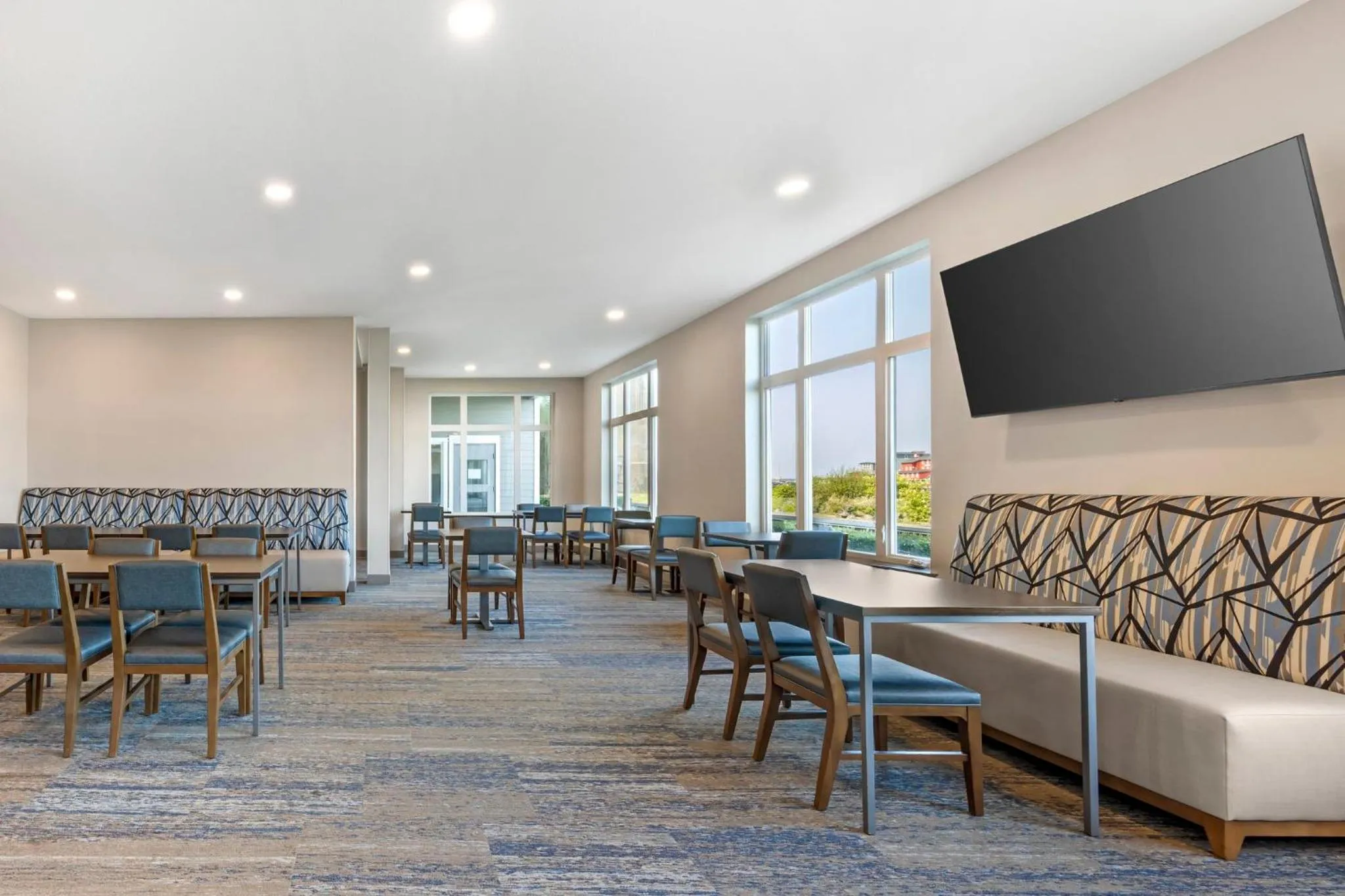 Breakfast in Holiday Inn Express Hotel & Suites Astoria by IHG