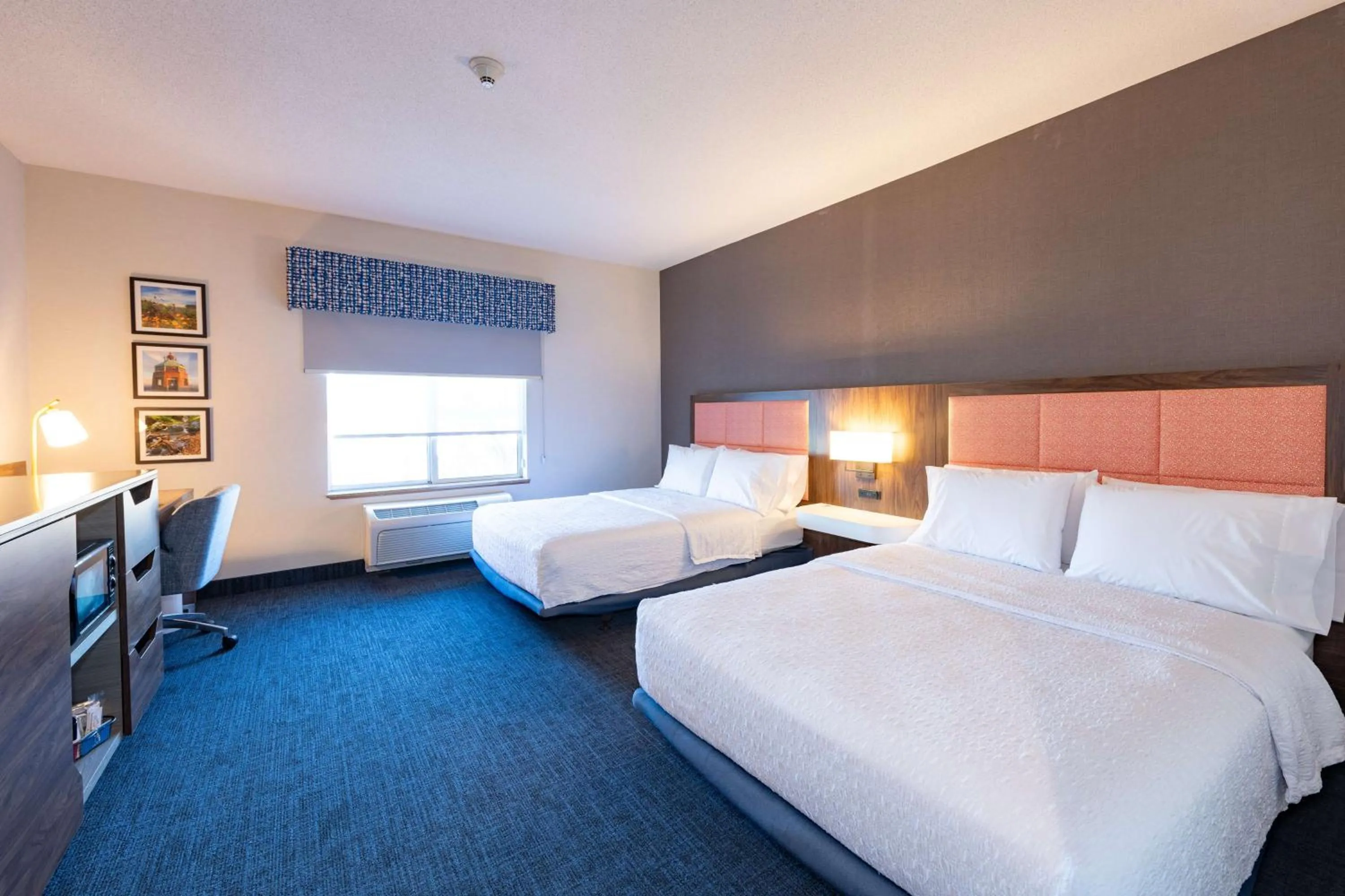 Bed in Hampton Inn & Suites Pittsburg