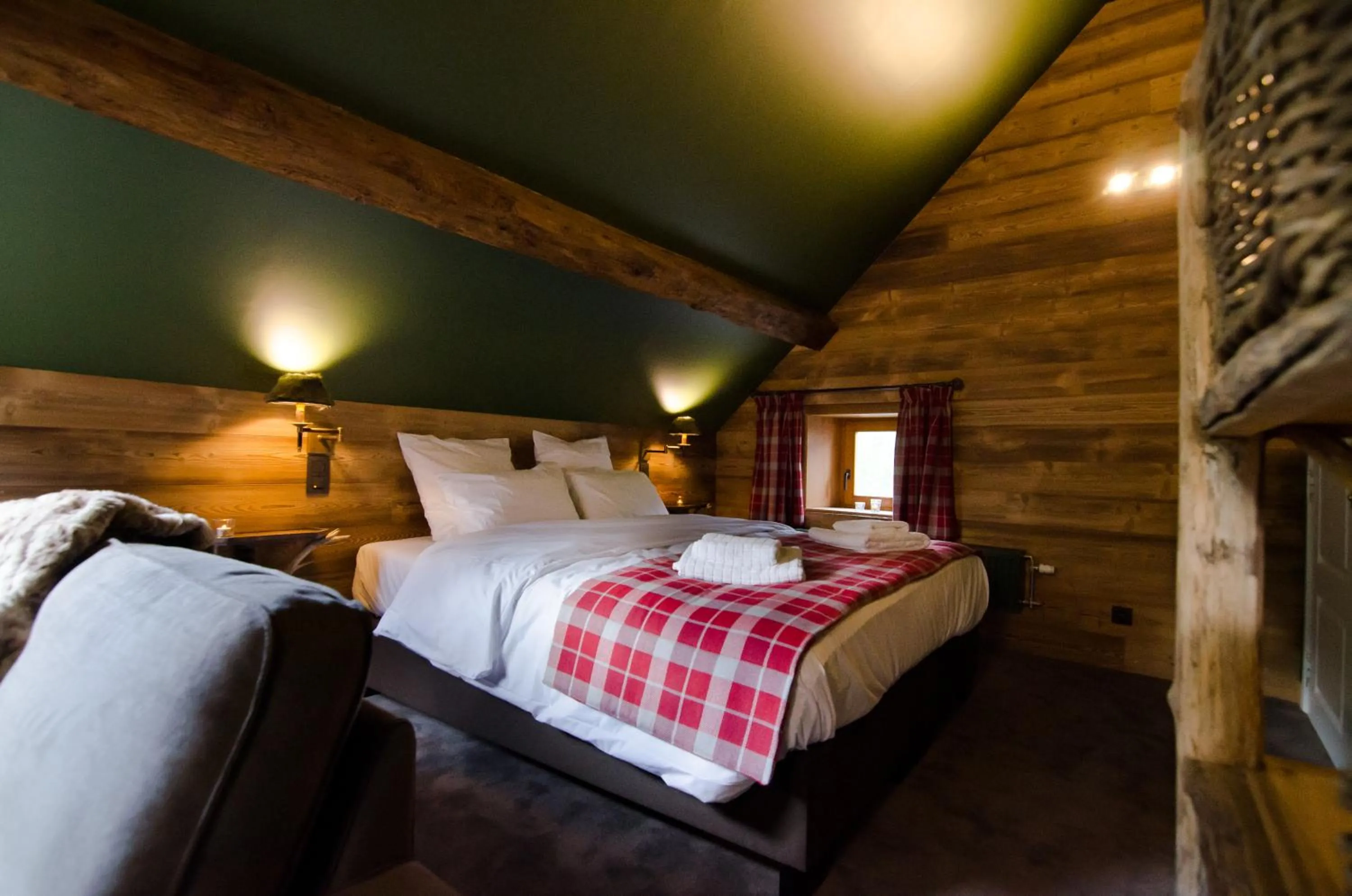 Bed in River Lodge Hotel Insolite