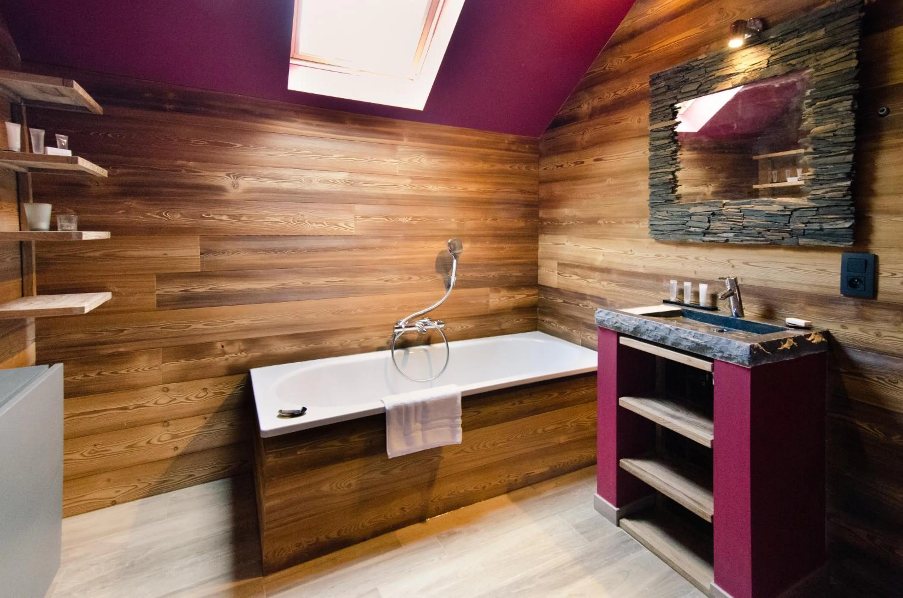 Bathroom in River Lodge Hotel Insolite