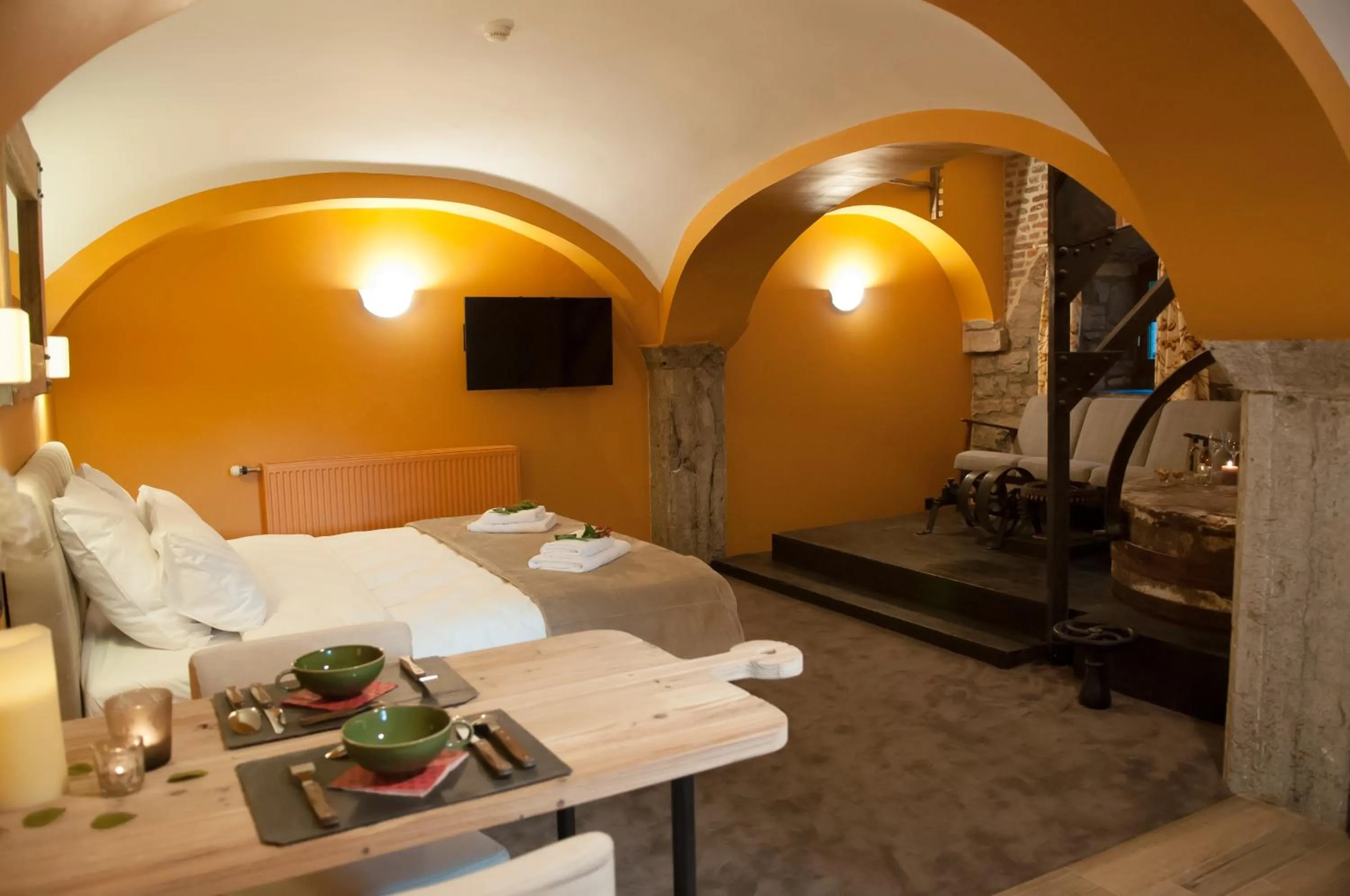 Photo of the whole room, Bed in River Lodge Hotel Insolite