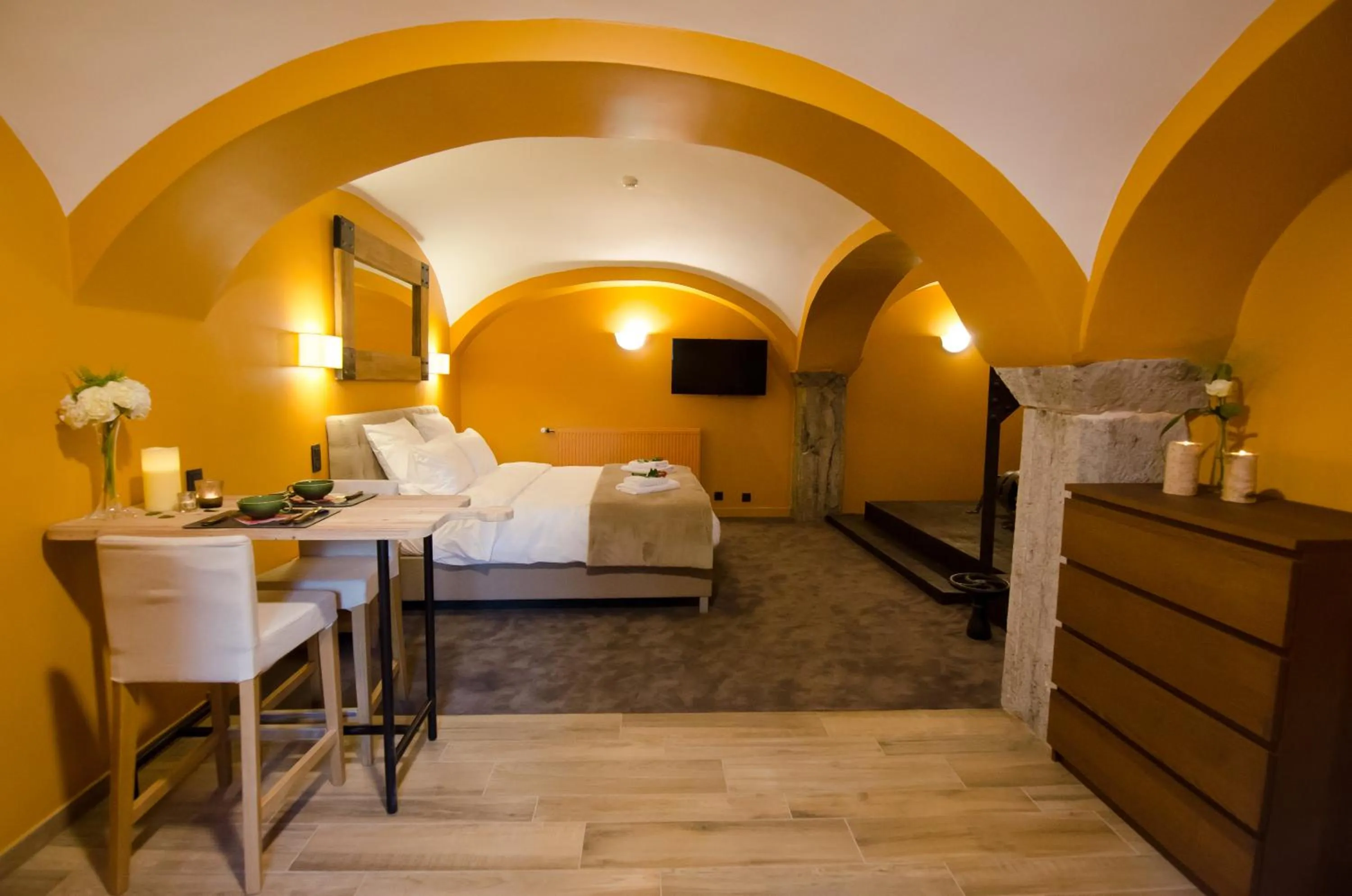 Photo of the whole room, Bed in River Lodge Hotel Insolite