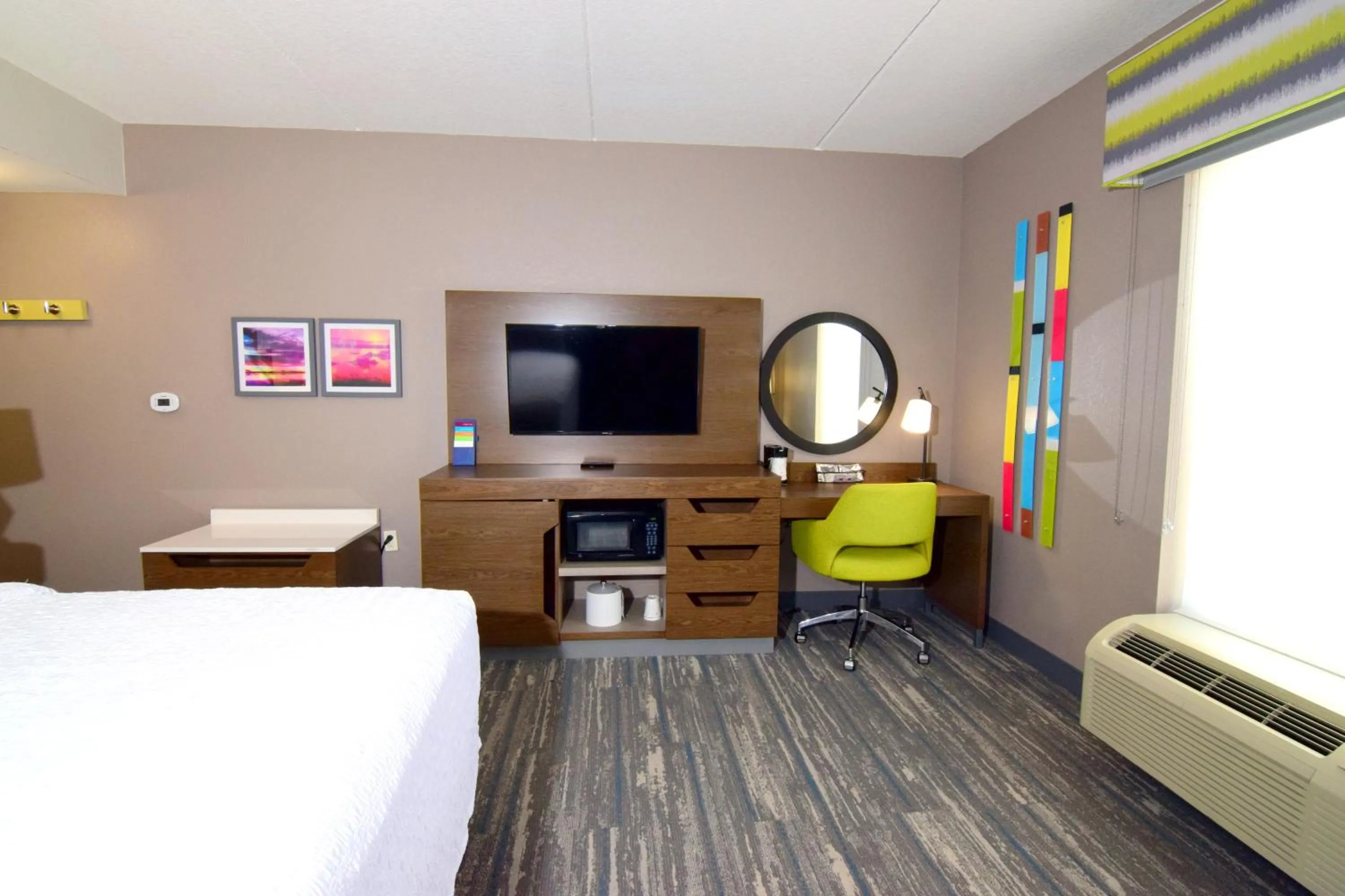 Photo of the whole room, Bed in Hampton Inn Leesburg Tavares