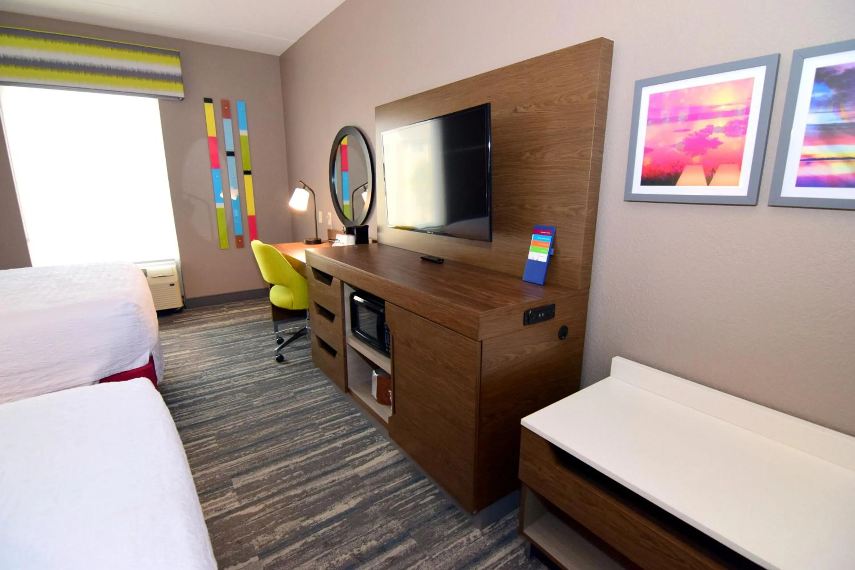 Photo of the whole room, Bed in Hampton Inn Leesburg Tavares