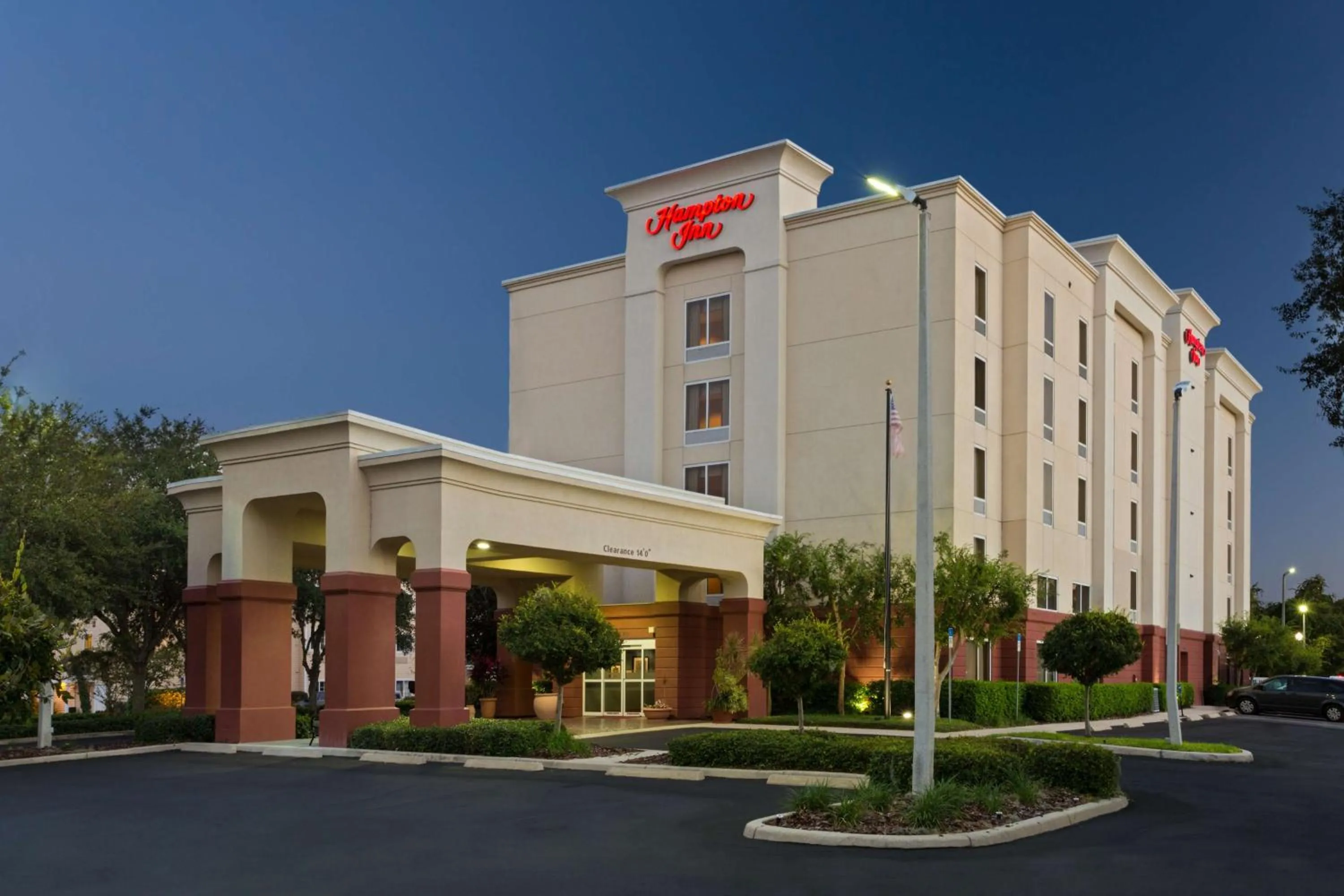 Property building in Hampton Inn Leesburg Tavares