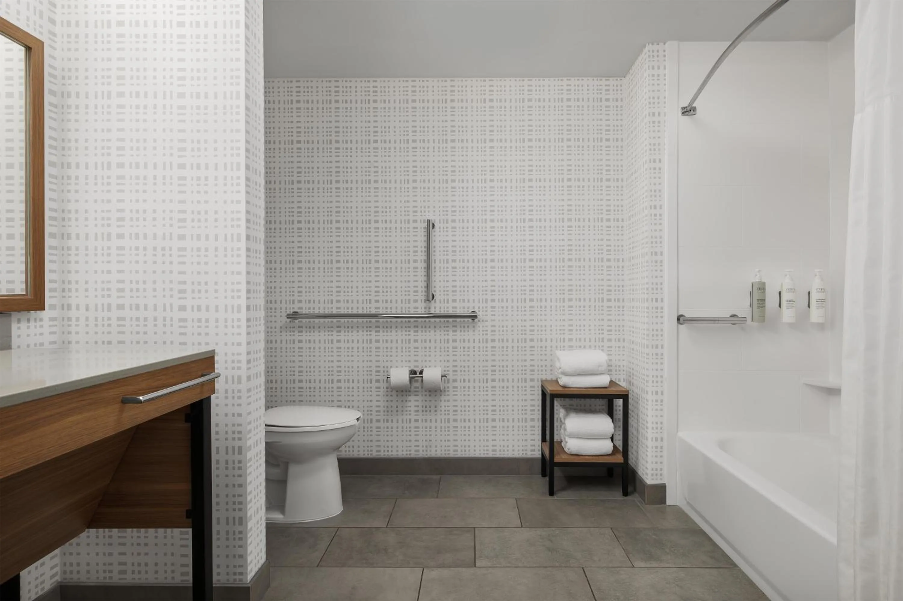 Bathroom in Hampton Inn Leesburg Tavares