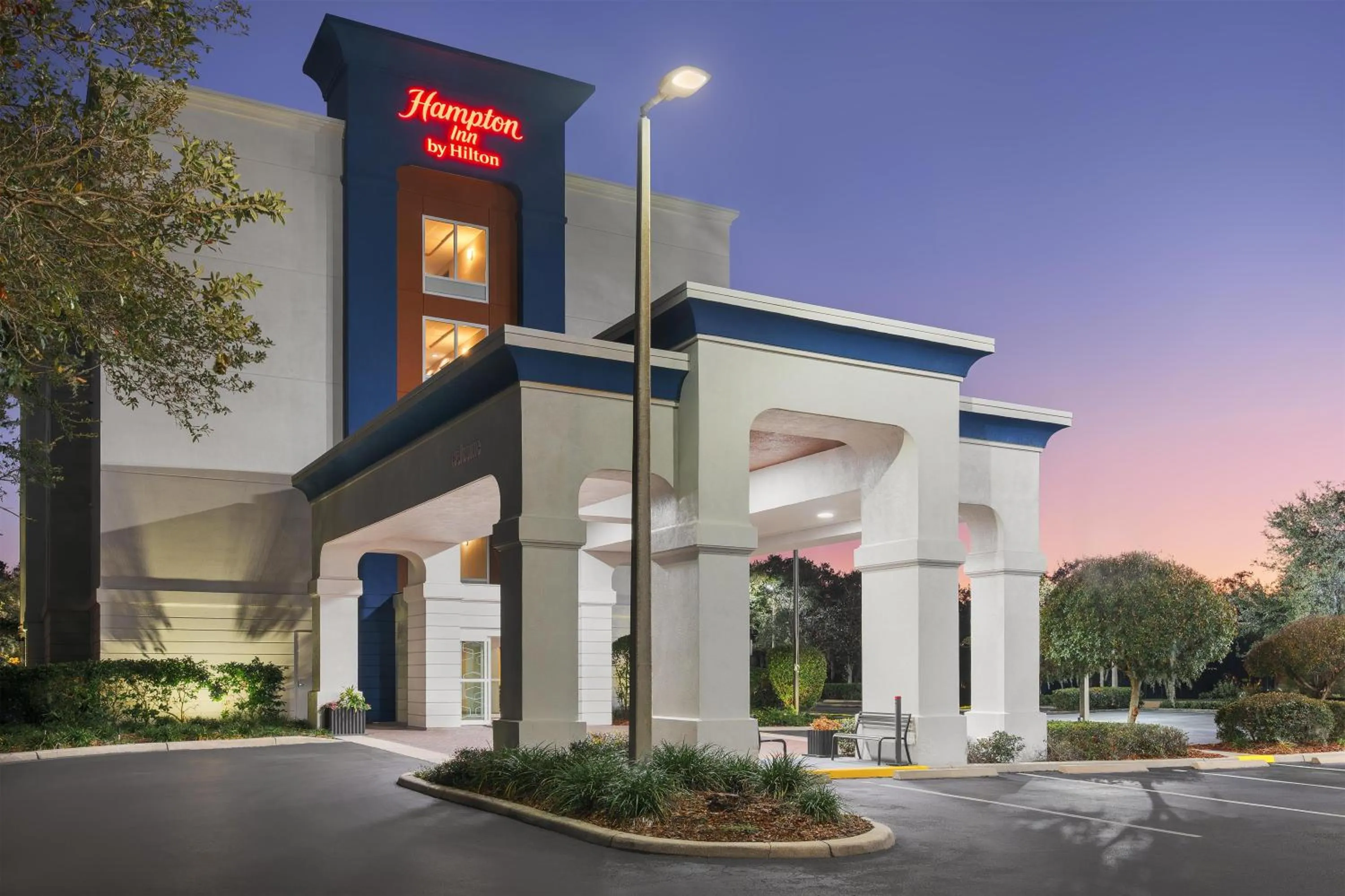 Property building in Hampton Inn Leesburg Tavares