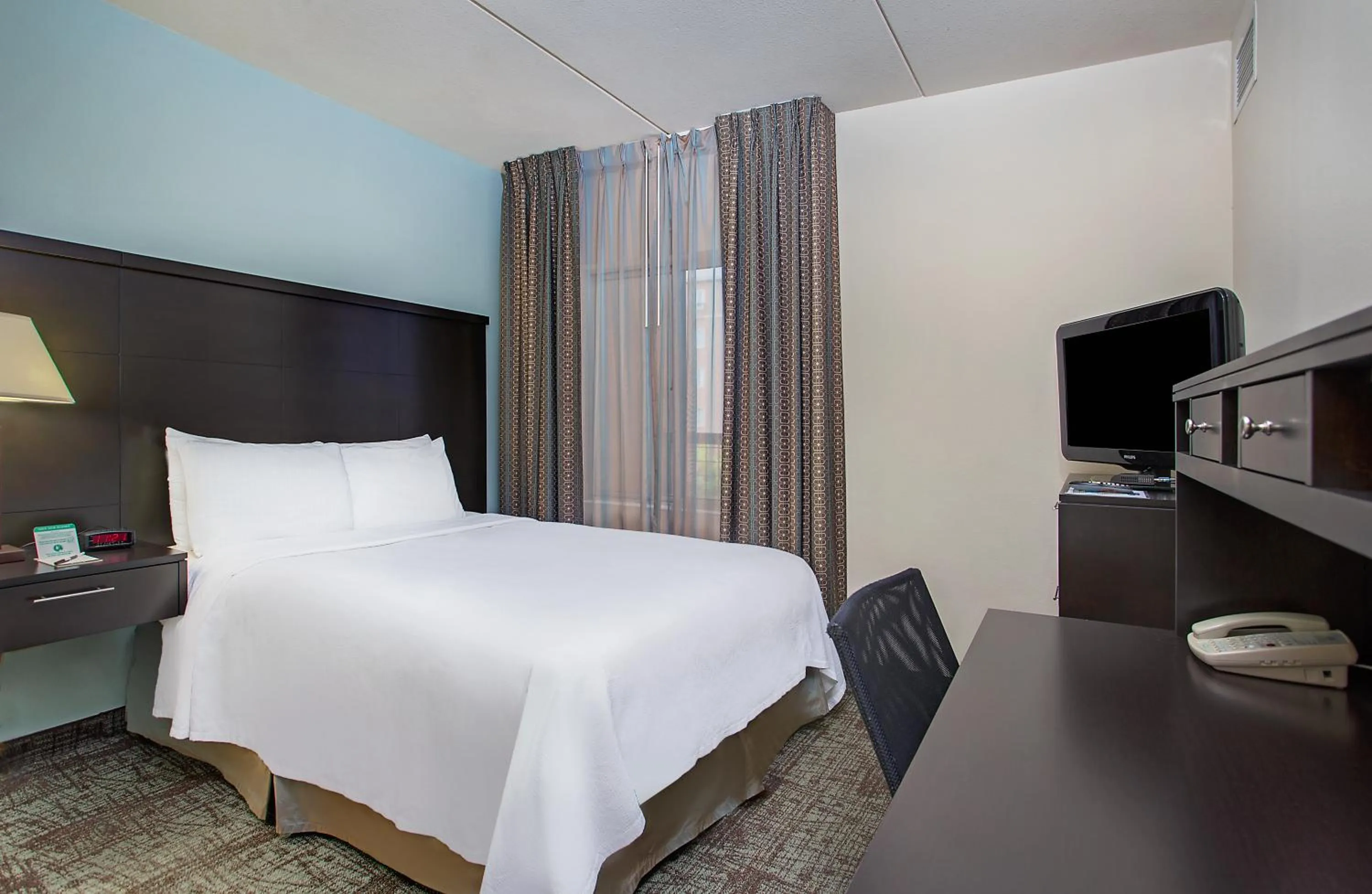 Bed in Staybridge Suites Chattanooga Downtown - Convention Center by IHG