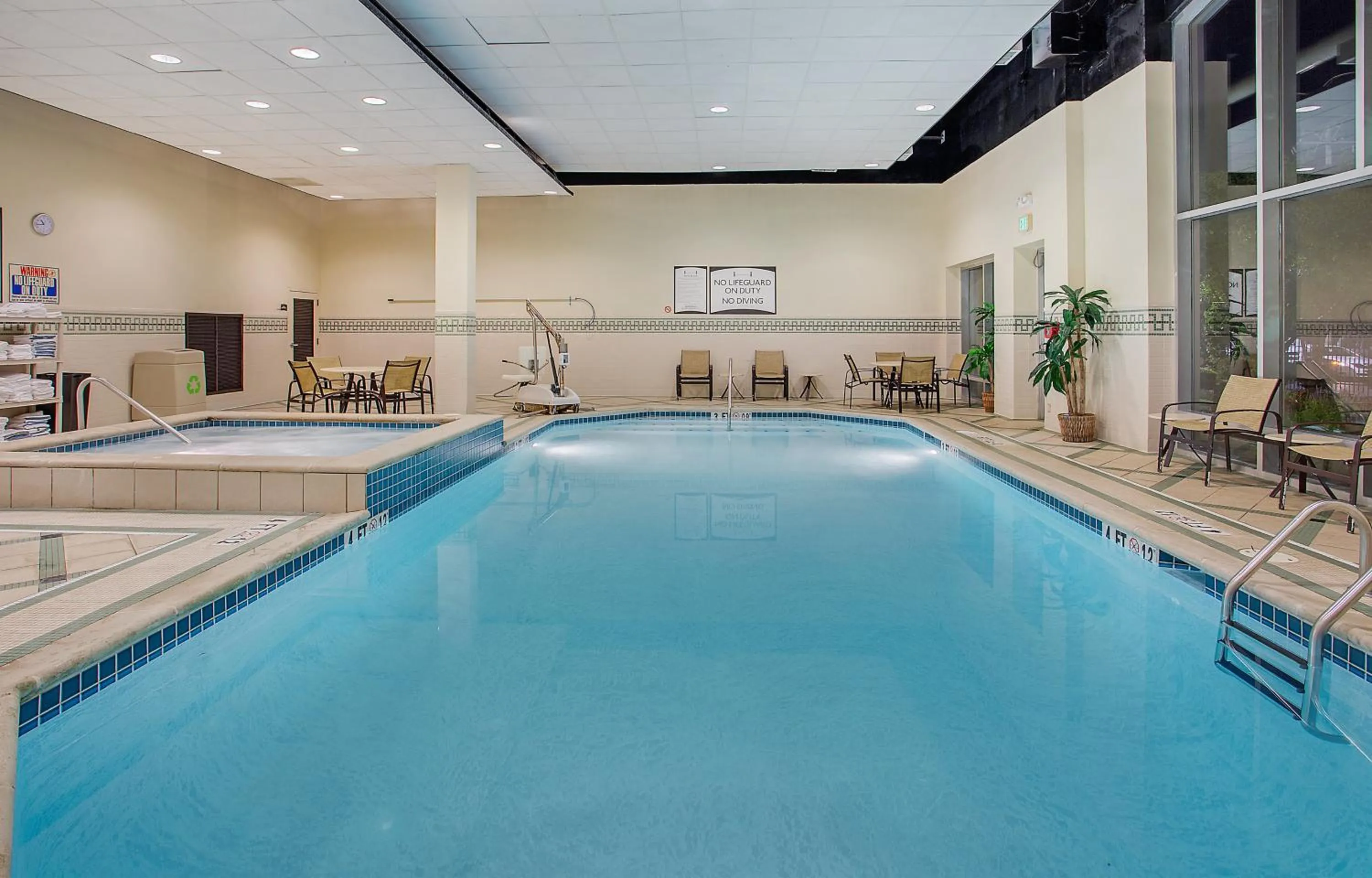 Swimming pool in Staybridge Suites Chattanooga Downtown - Convention Center by IHG