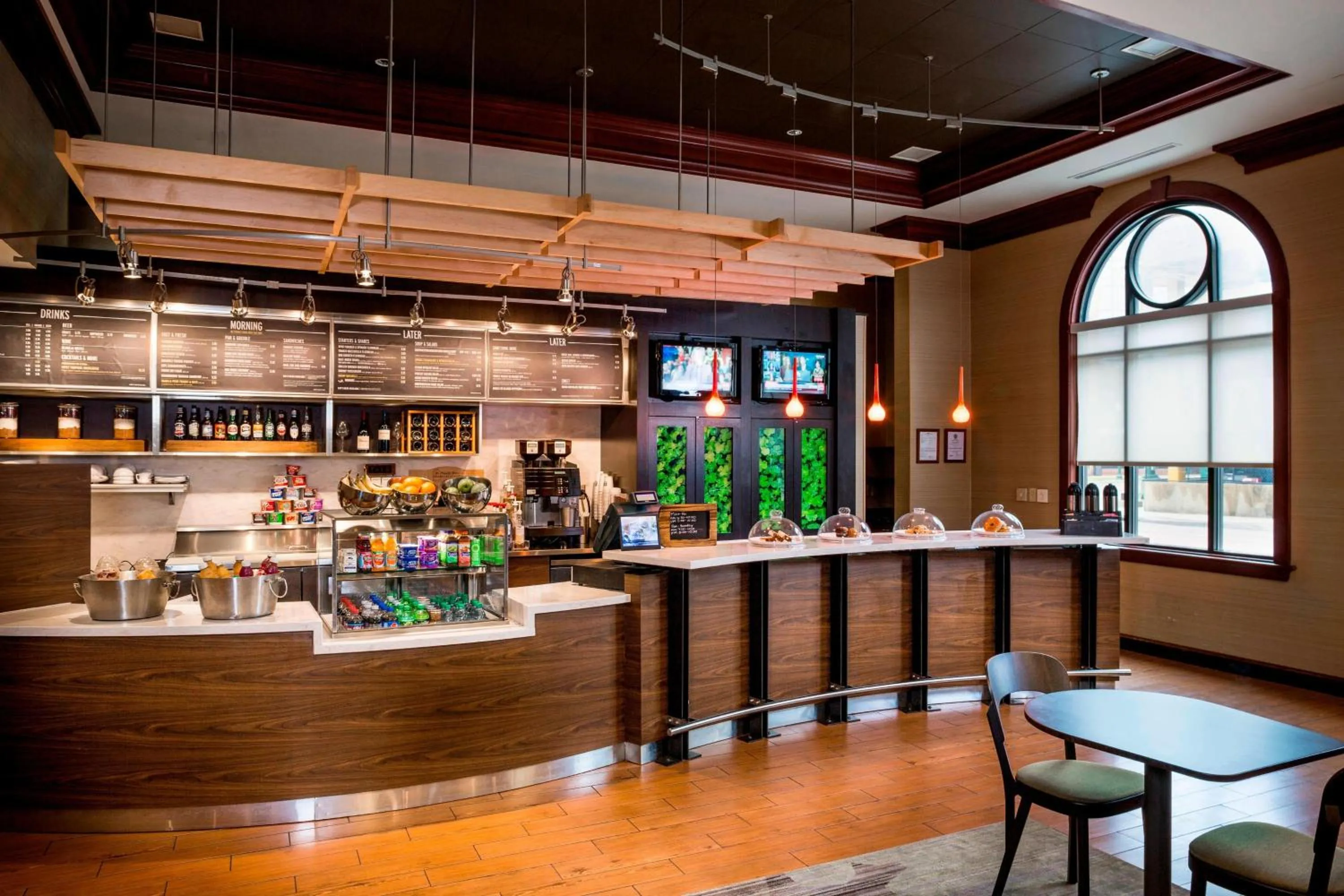 Breakfast in Courtyard by Marriott Norfolk Downtown