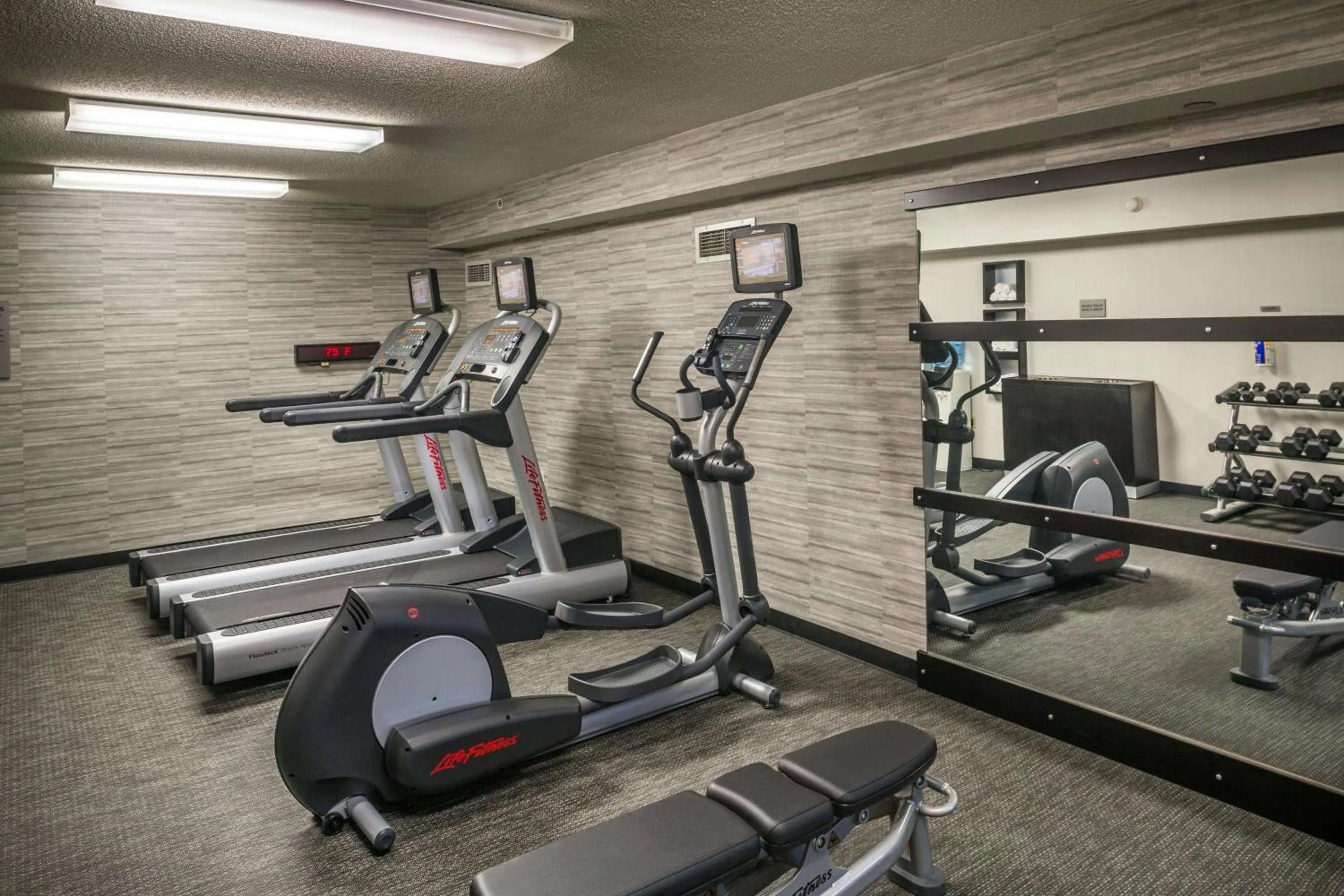 Fitness centre/facilities in Courtyard by Marriott Norfolk Downtown