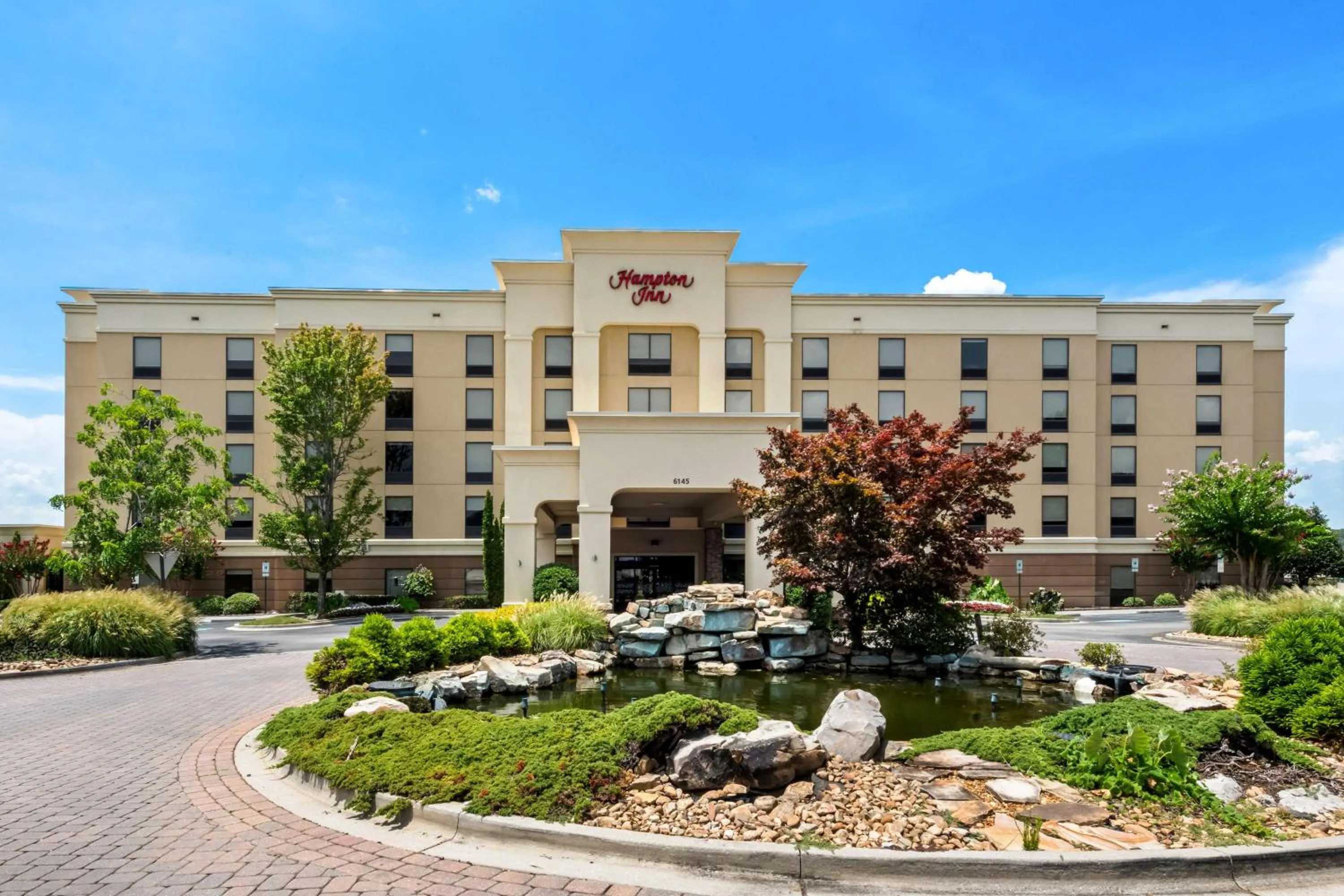 Property building in Hampton Inn Chattanooga-North