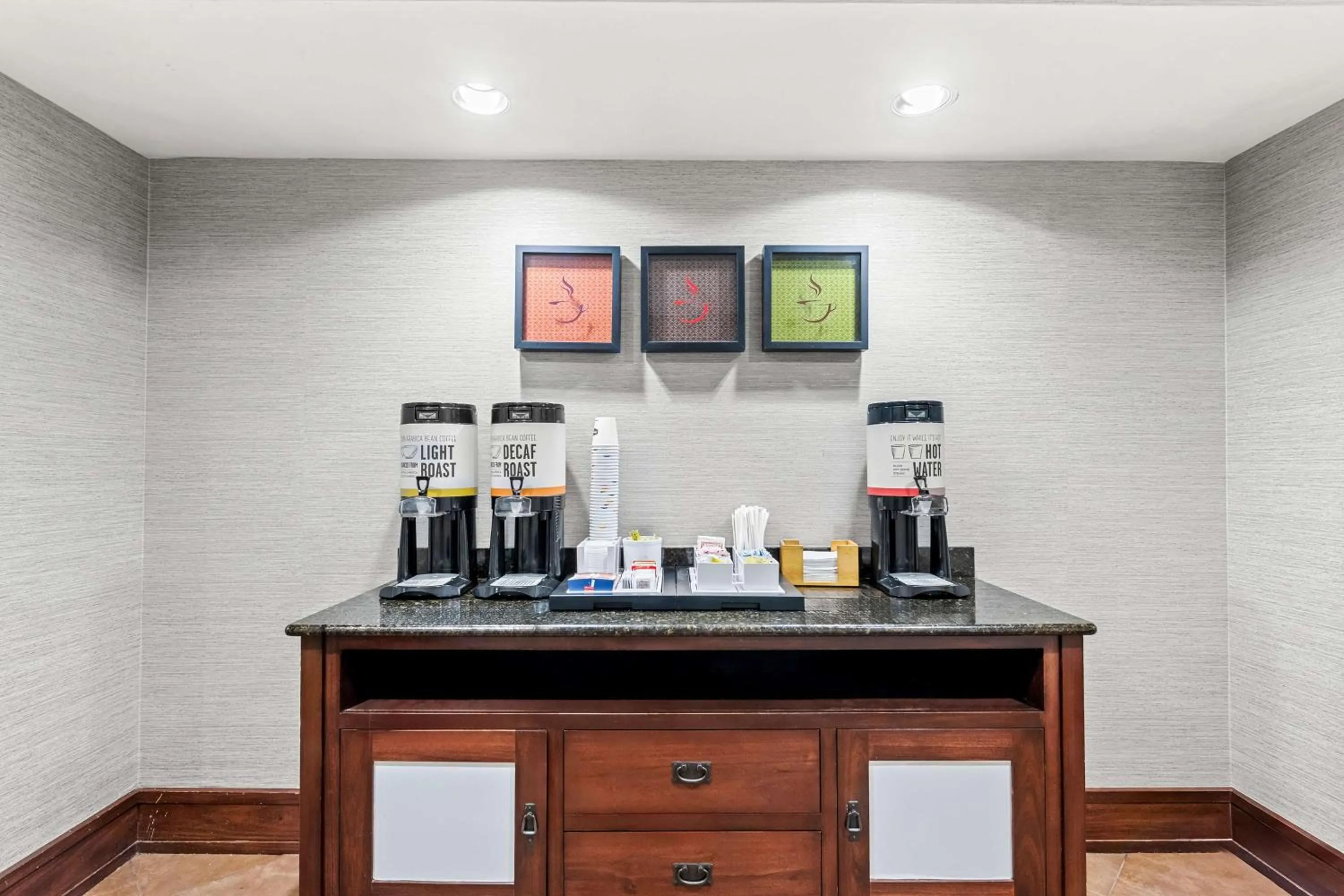 Dining area in Hampton Inn Chattanooga-North