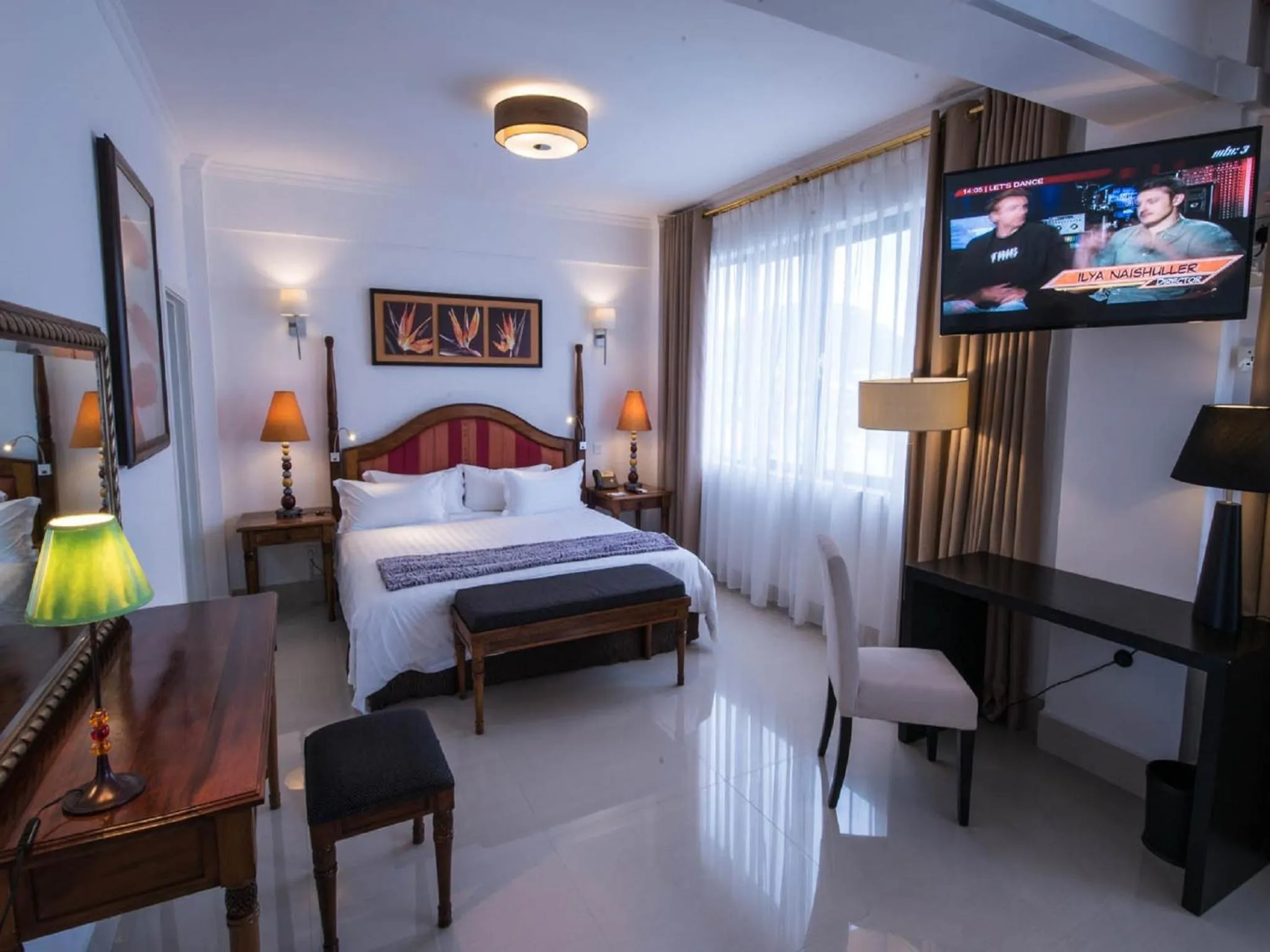 Bedroom in Palms Hotel