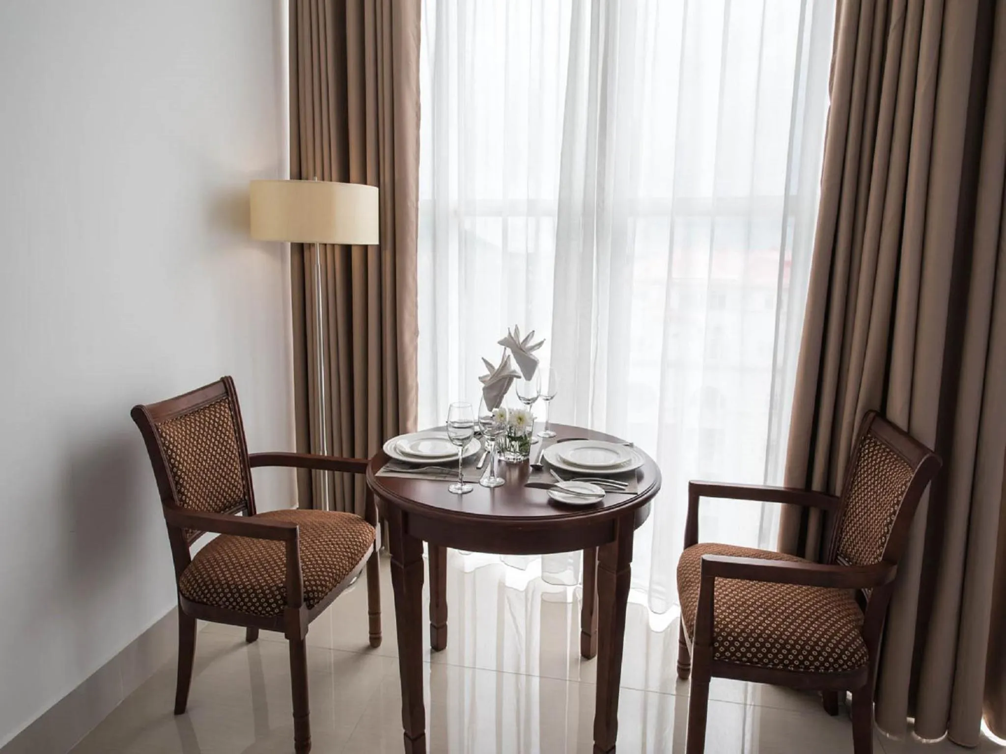 Seating area in Palms Hotel