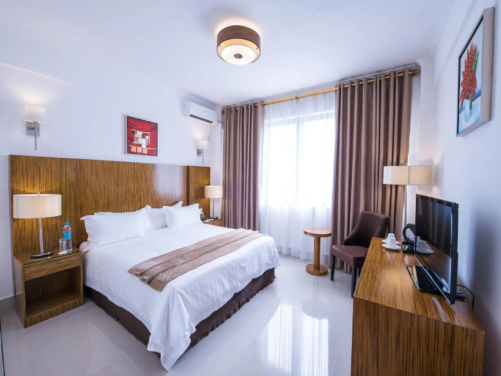 Bedroom in Palms Hotel