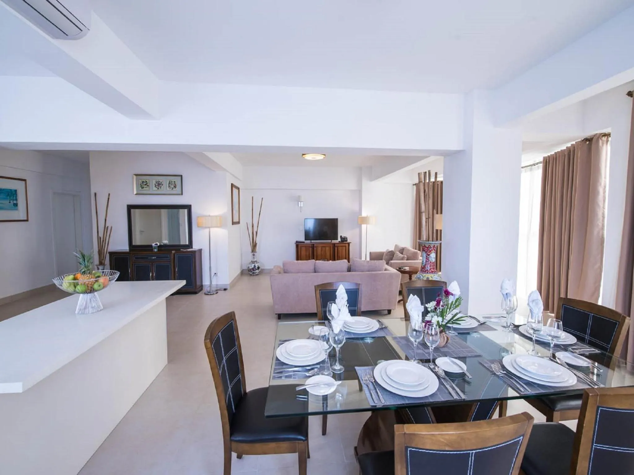 Living room in Palms Hotel