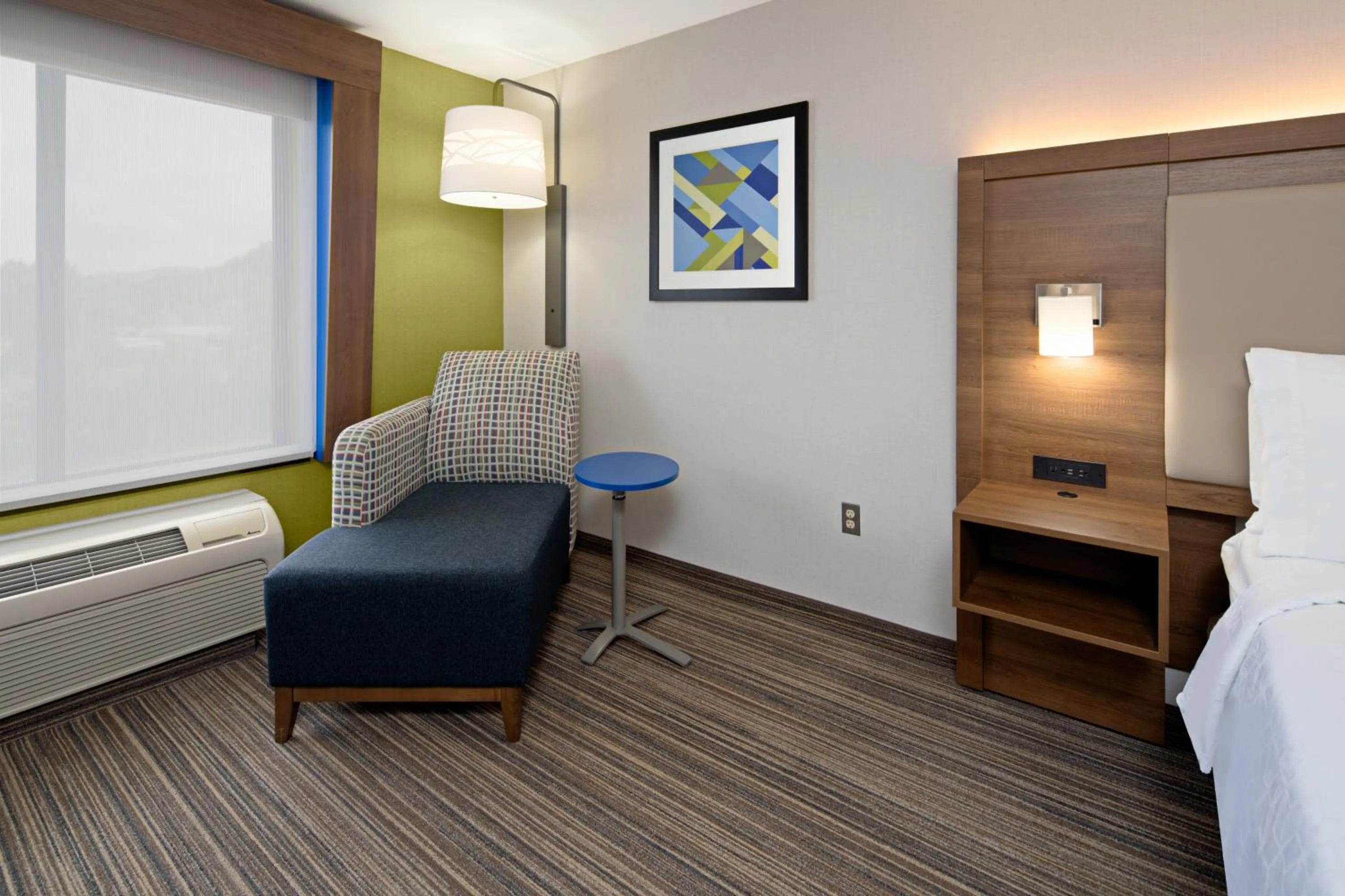 Photo of the whole room, Bed in Holiday Inn Express Hotel & Suites Atascadero by IHG