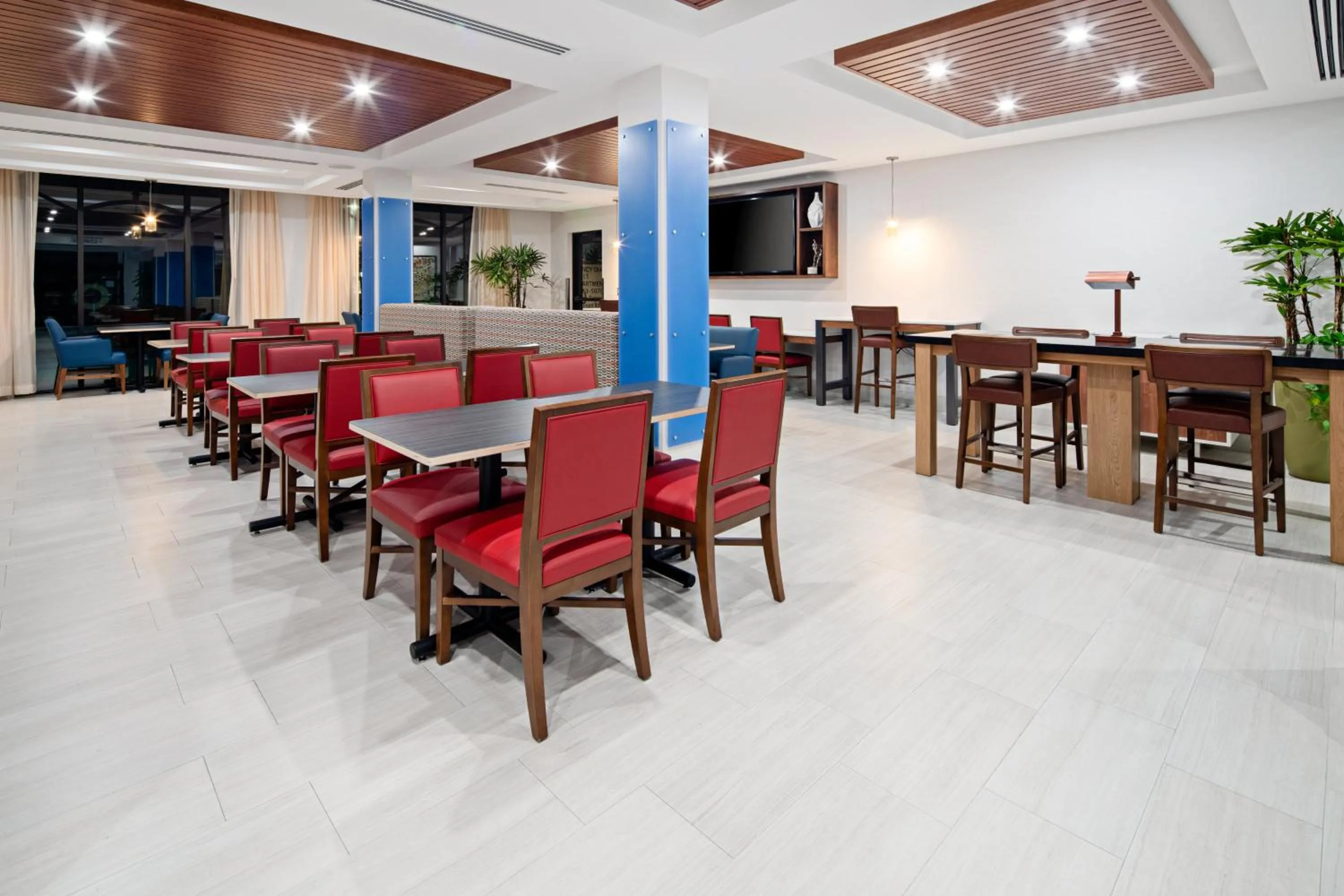Restaurant/places to eat in Holiday Inn Express Hotel & Suites Atascadero by IHG